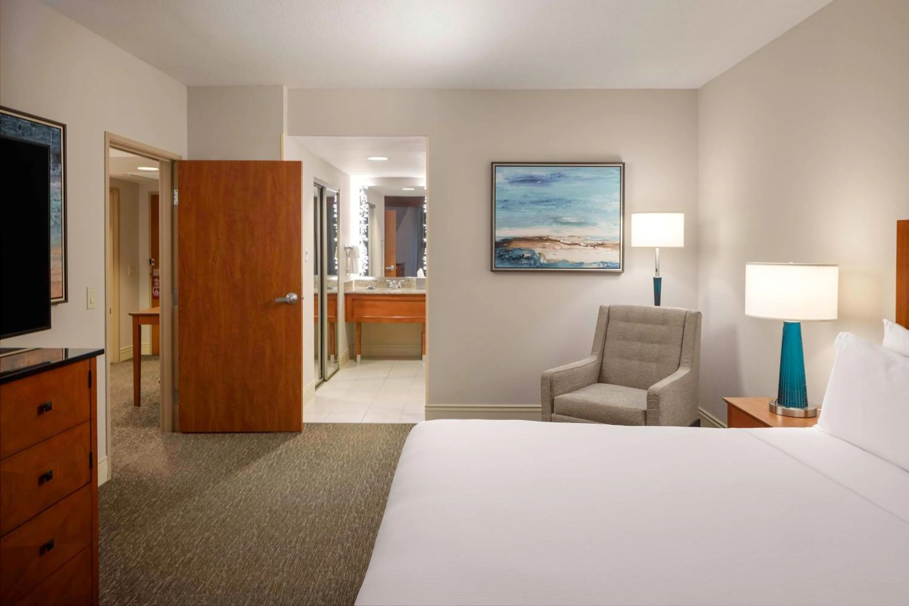 Bathroom, Bed in Hilton St. Petersburg Carillon Park