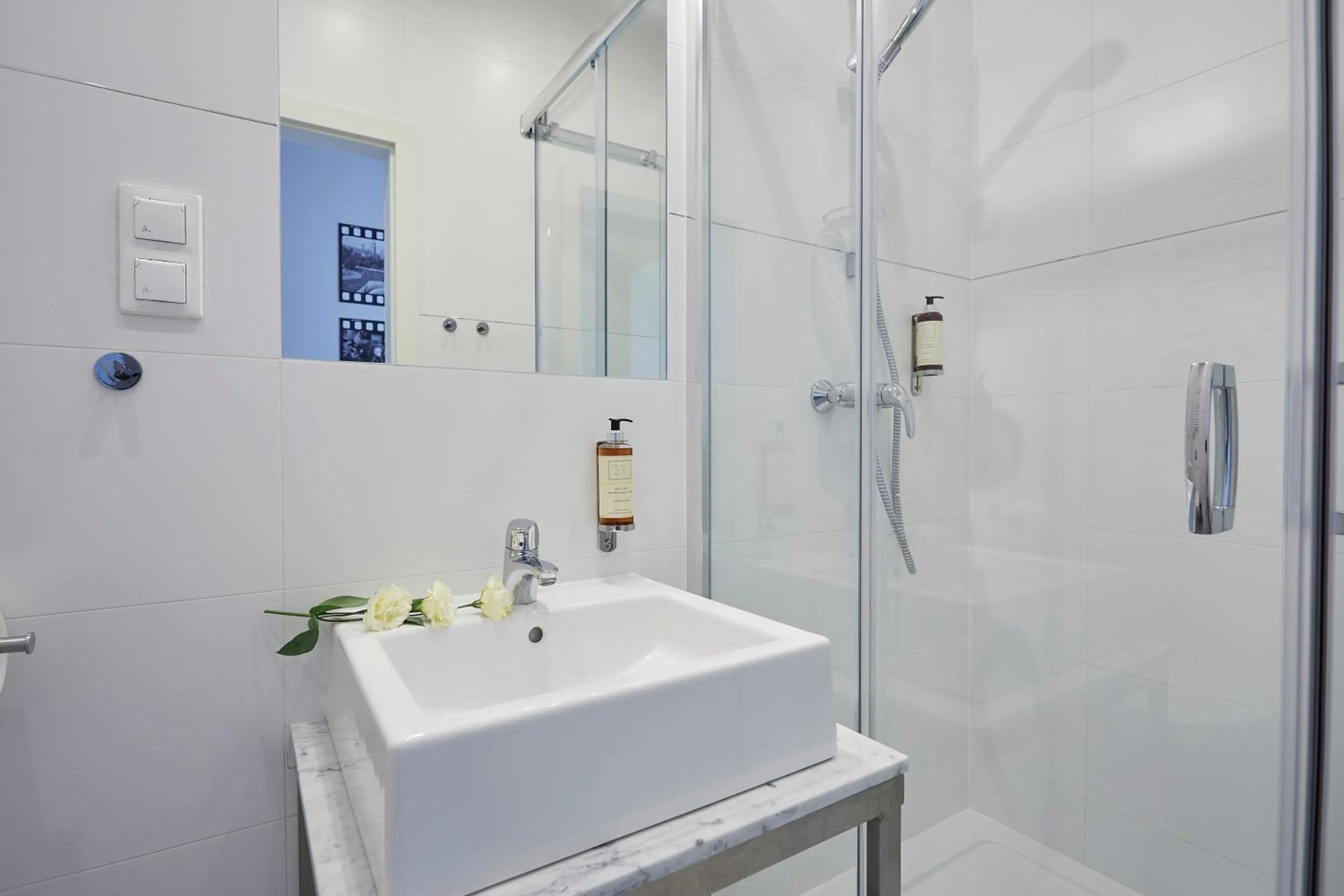 Shower in FLORIANSKA 32 by PI Apartments