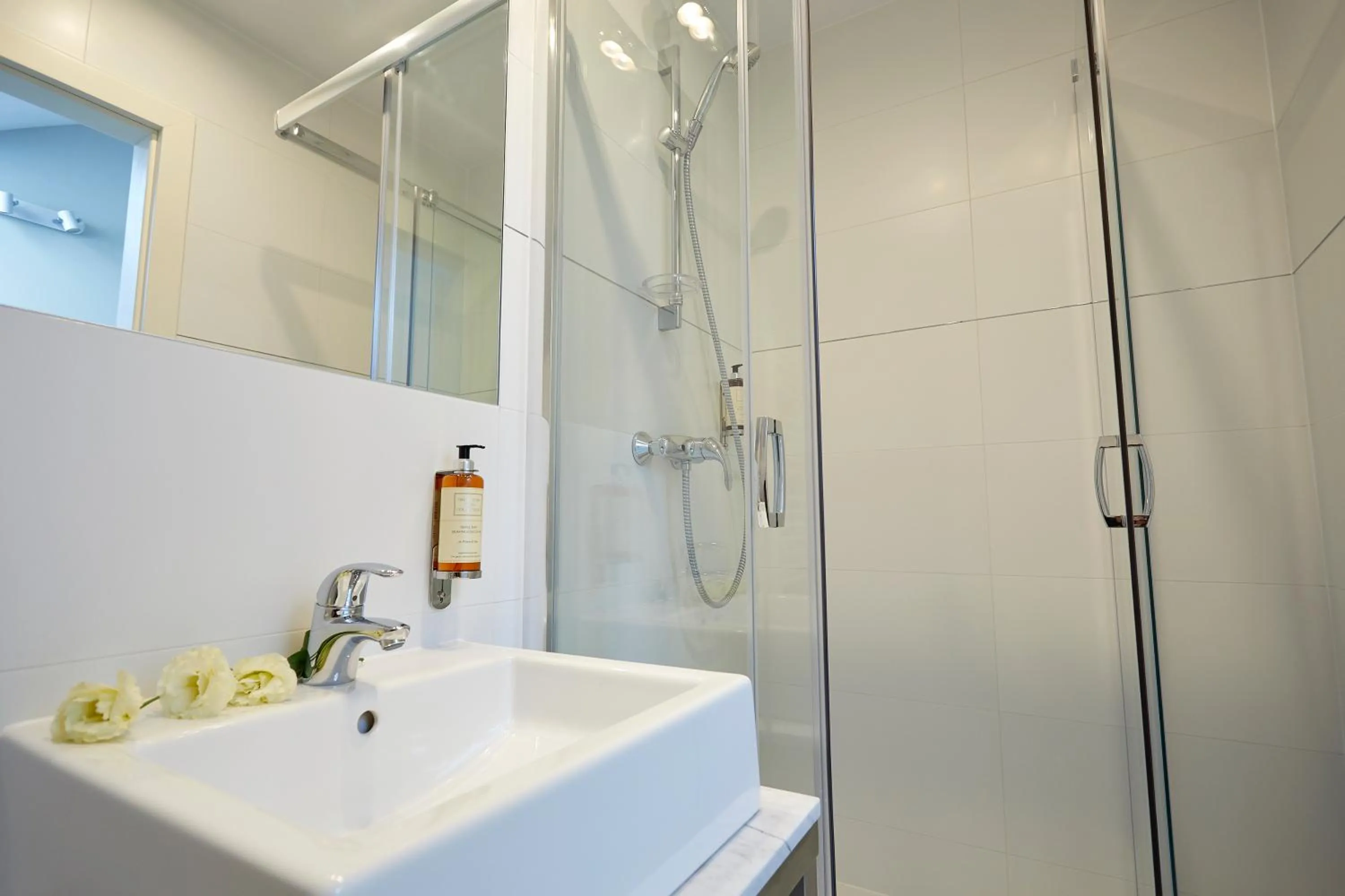 Shower in FLORIANSKA 32 by PI Apartments