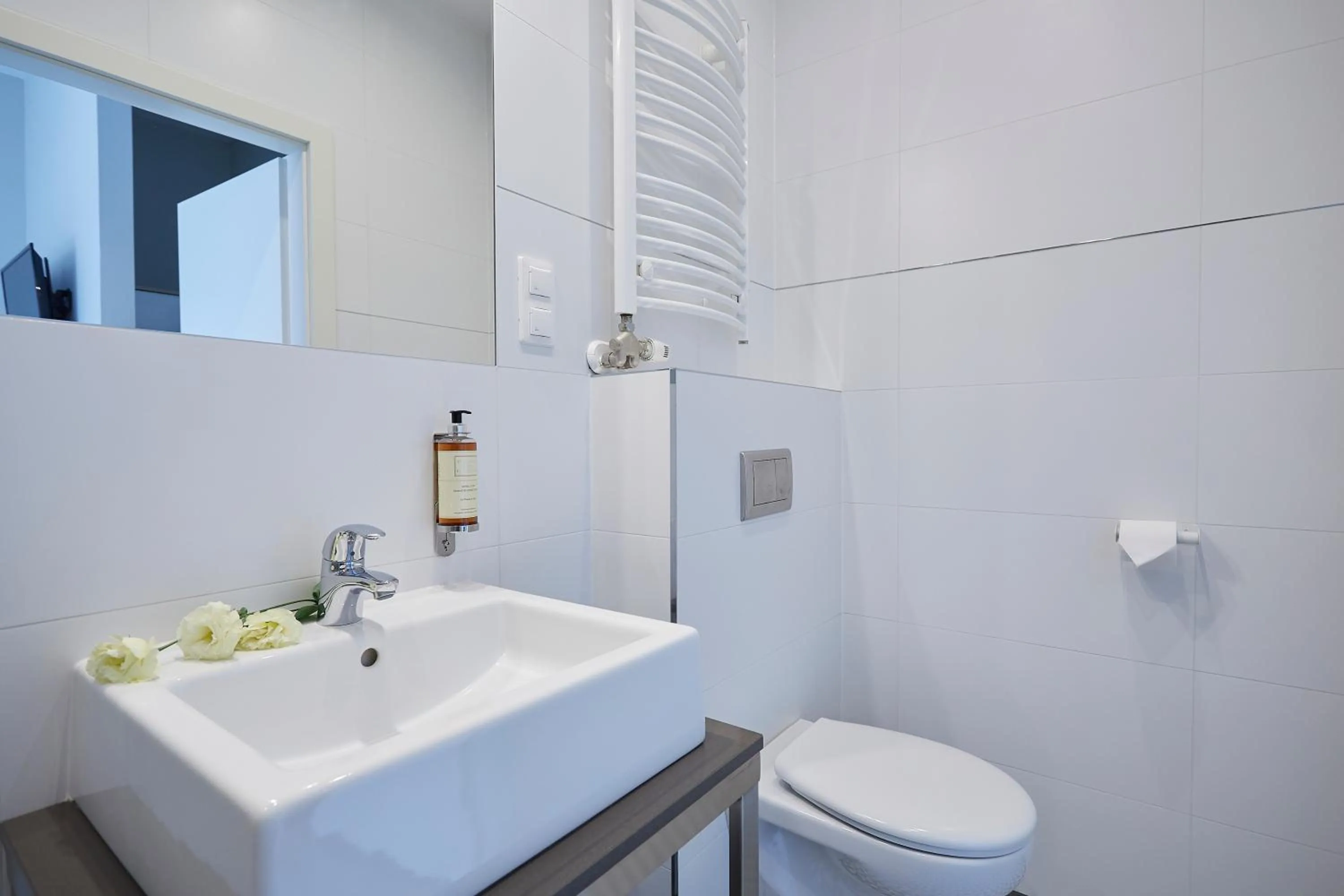 Toilet in FLORIANSKA 32 by PI Apartments