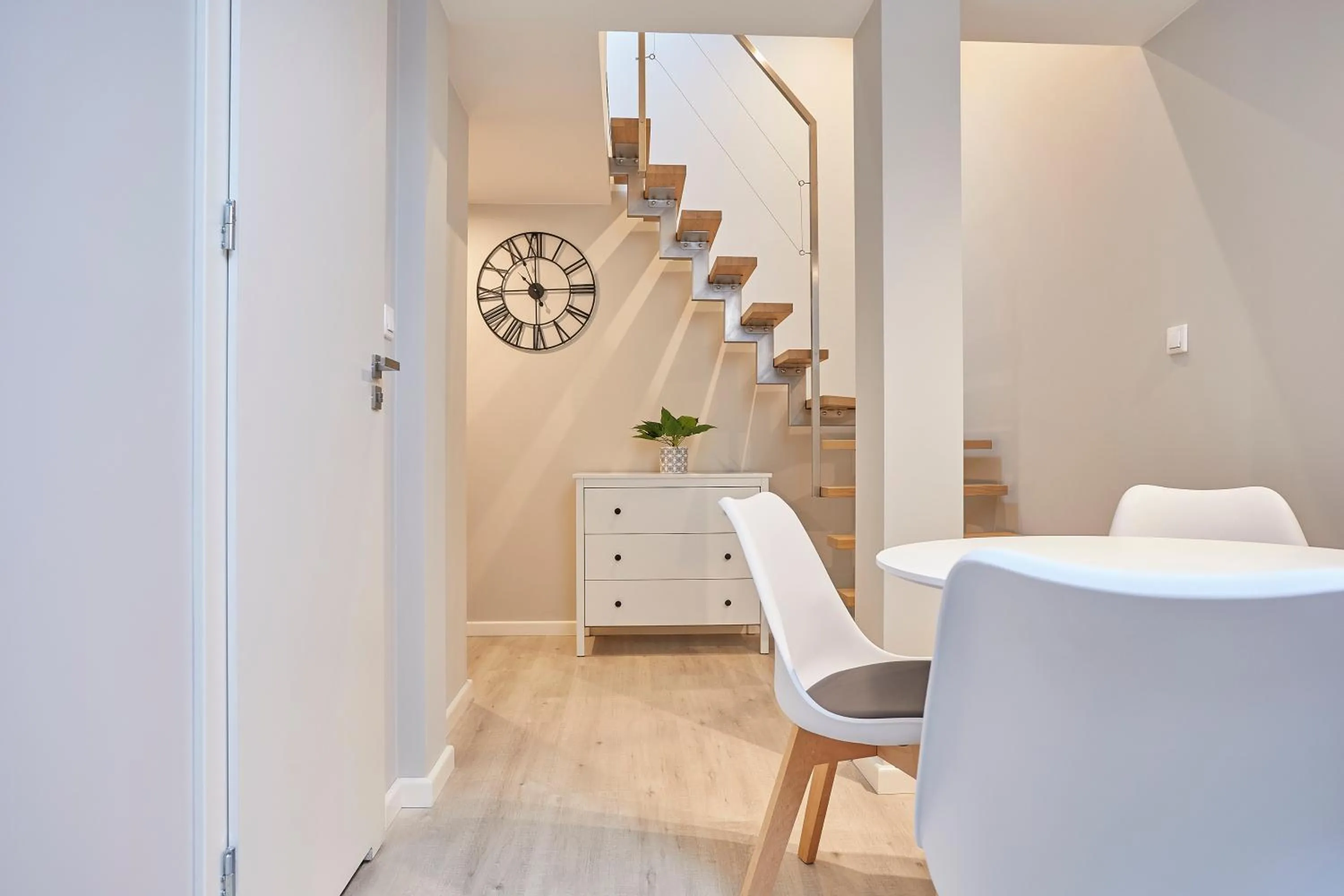 Dining area in FLORIANSKA 32 by PI Apartments