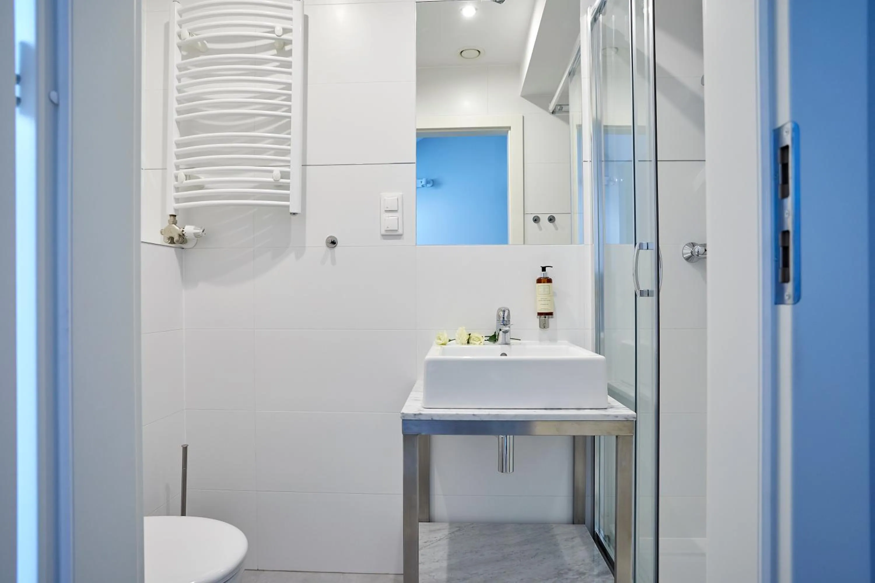 Shower in FLORIANSKA 32 by PI Apartments