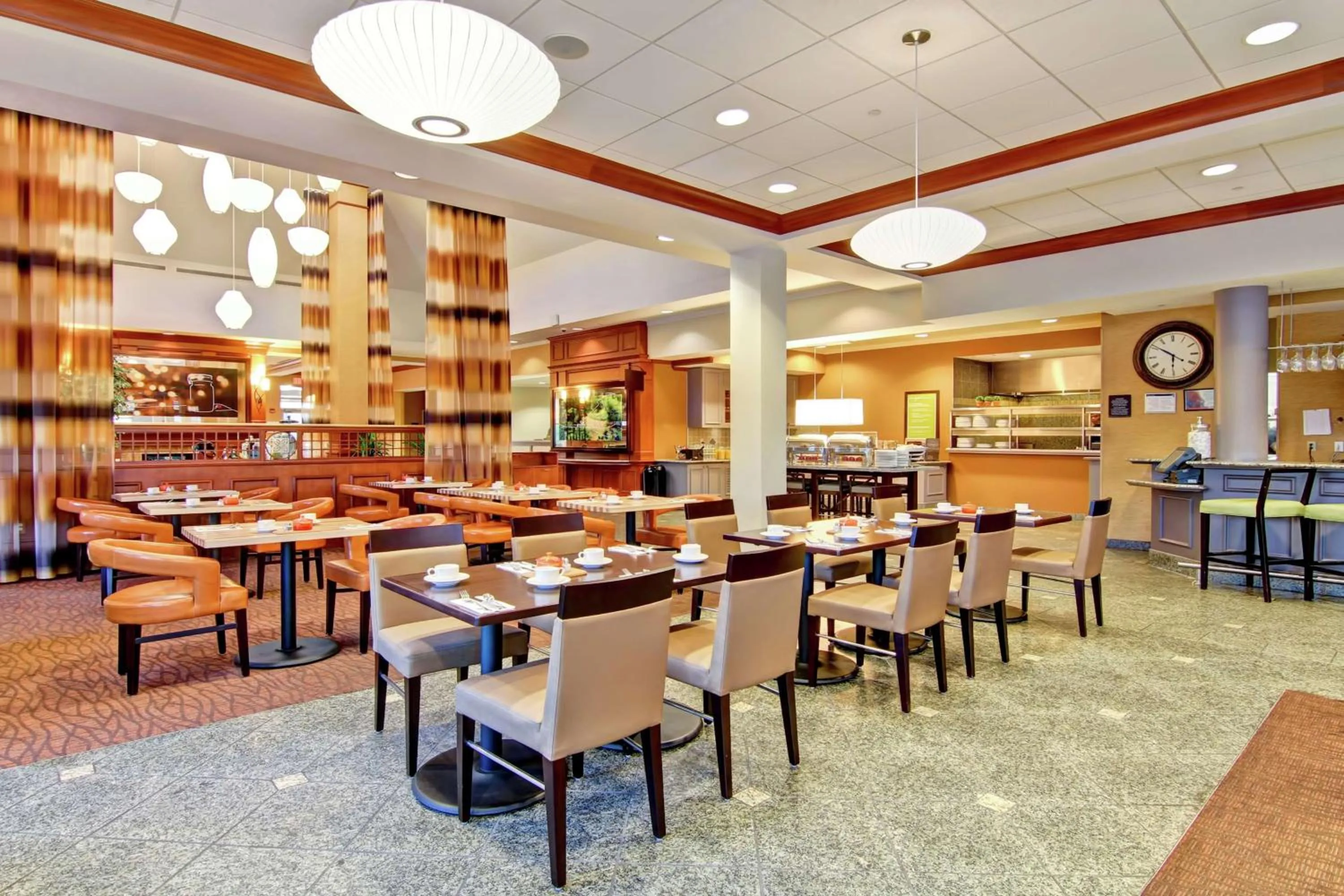 Restaurant/places to eat in Hilton Garden Inn Ottawa Airport