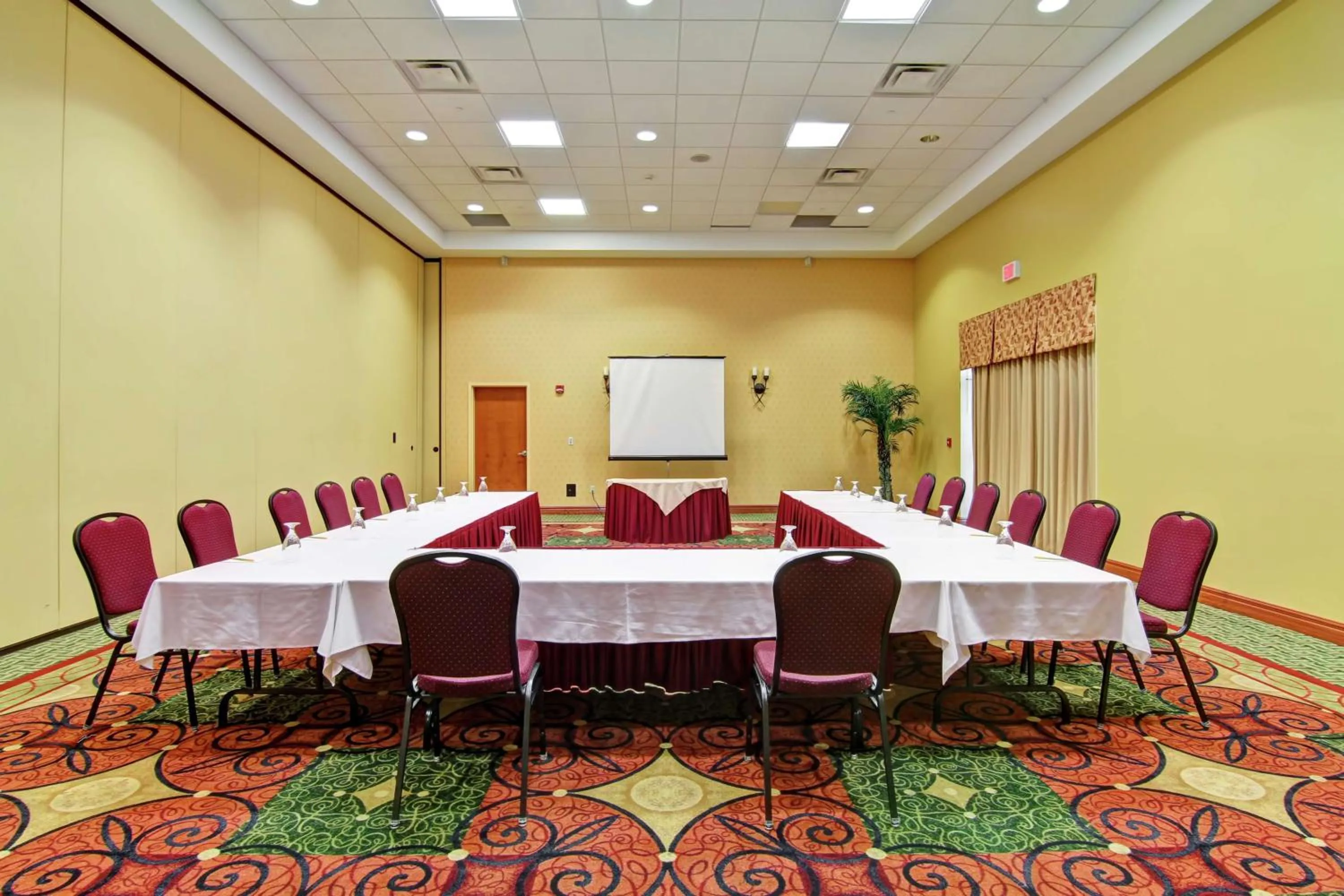 Meeting/conference room in Hilton Garden Inn Ottawa Airport