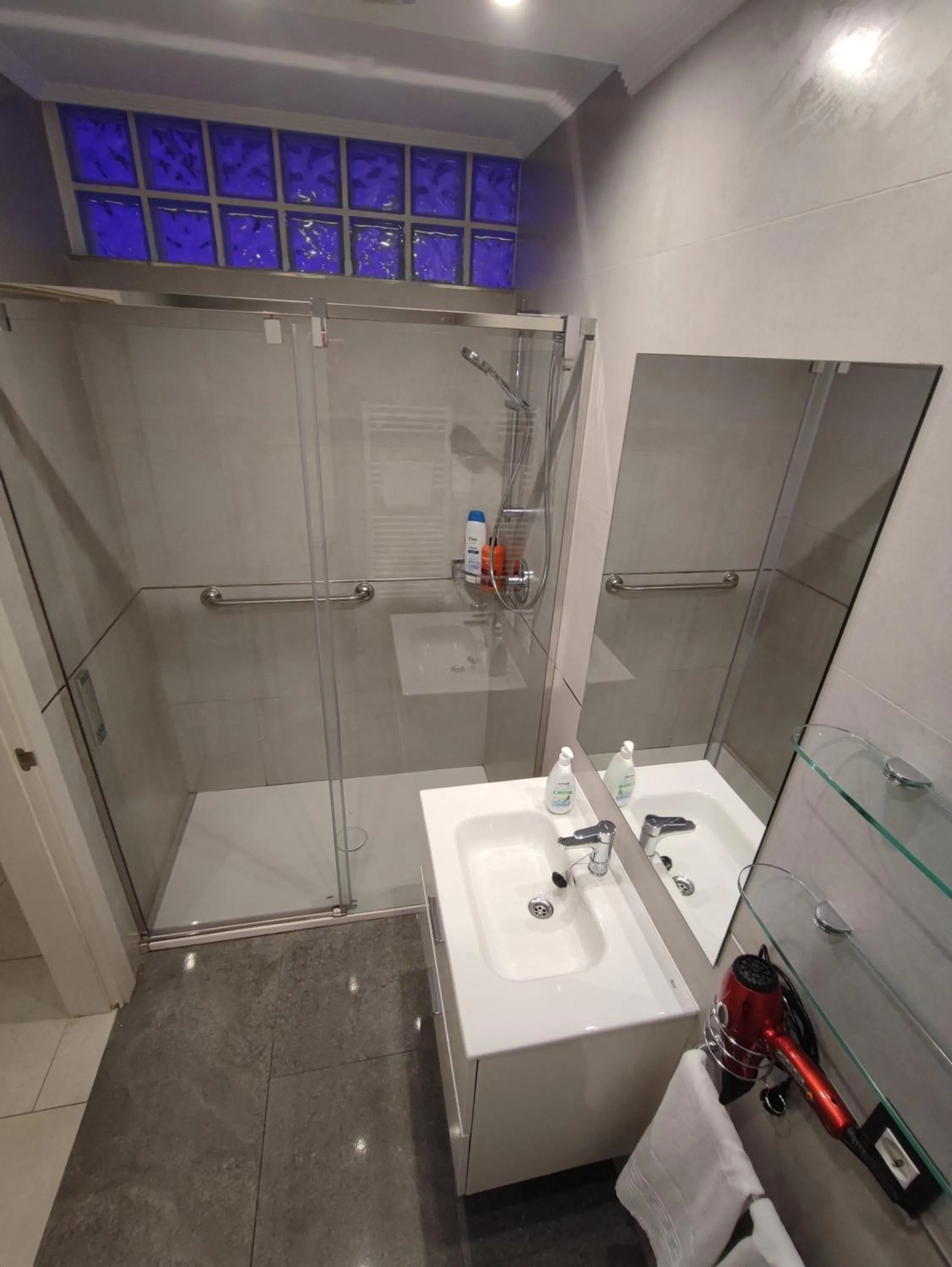 Shower in Pensión Astigarraga