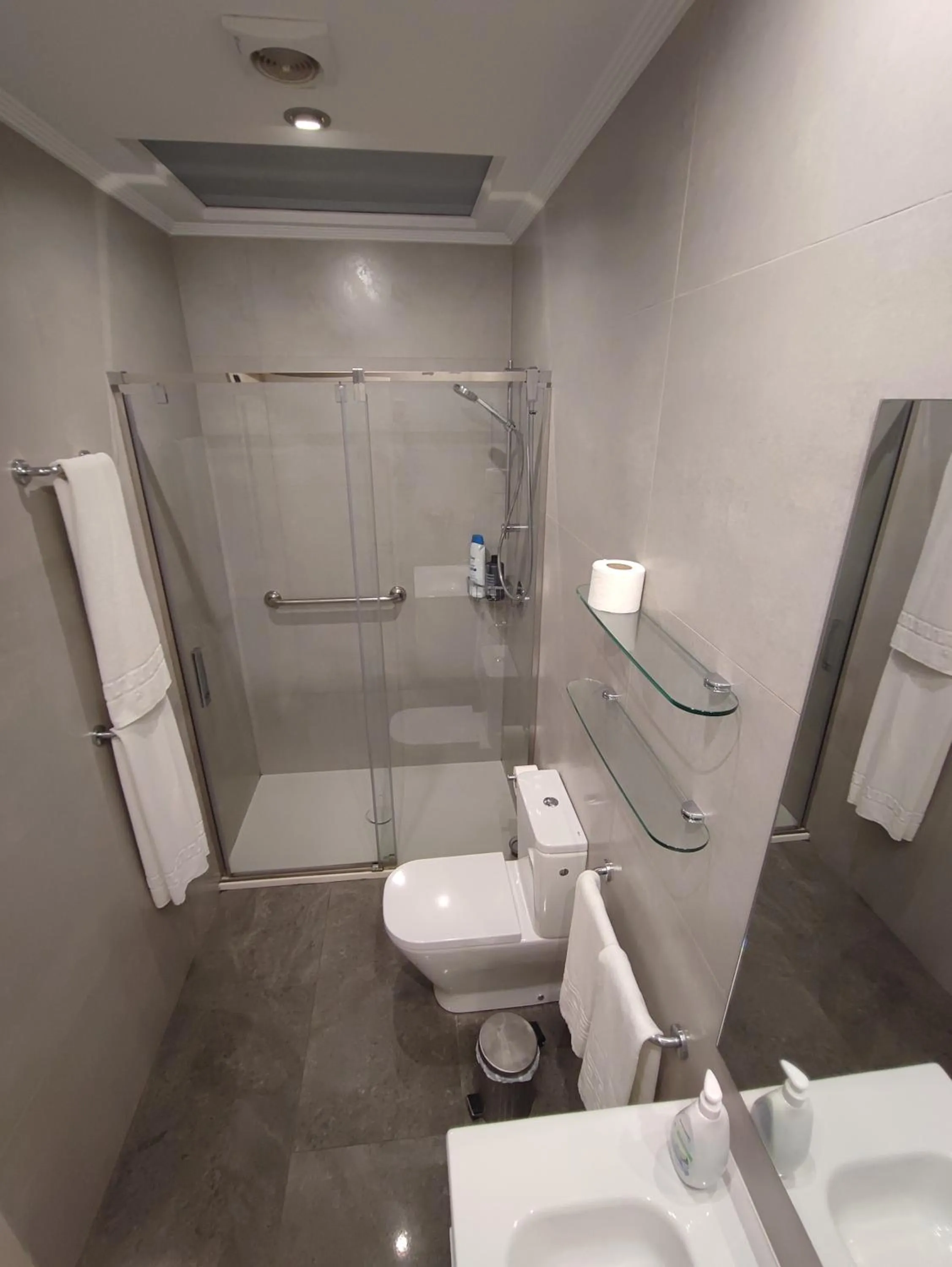 Shower in Pensión Astigarraga