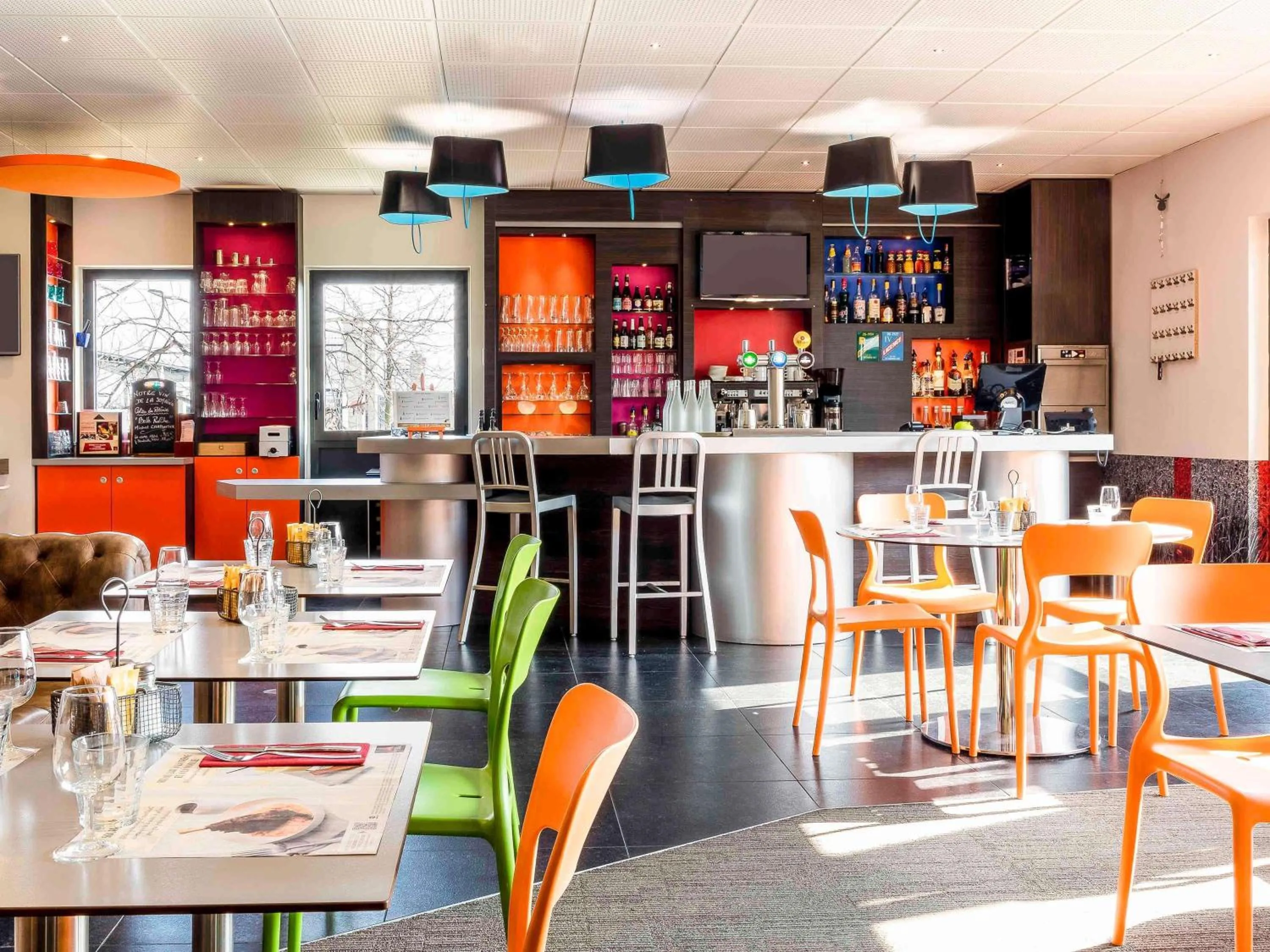 Lounge or bar in ibis Styles Romans-Valence Gare TGV