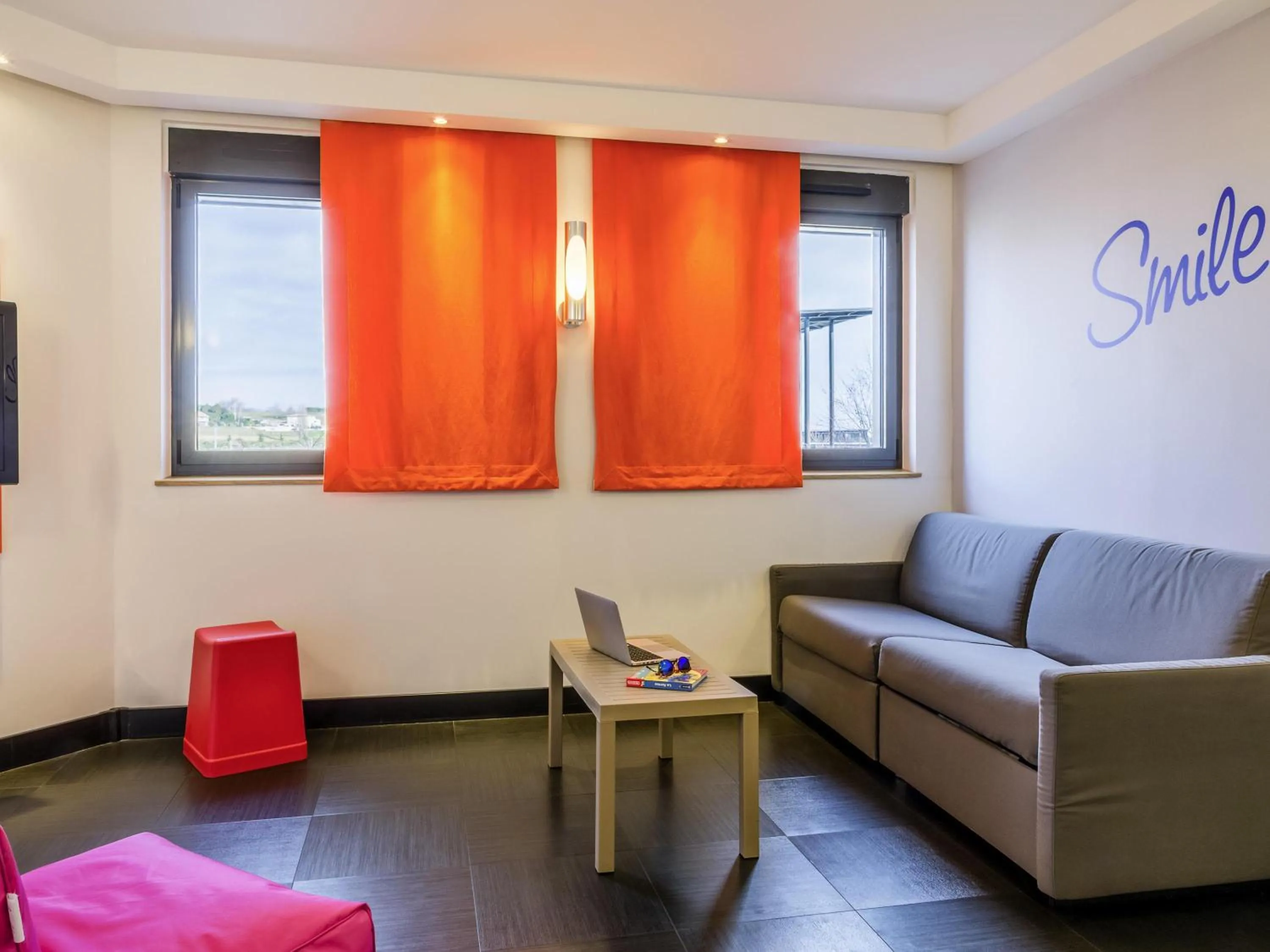 Bedroom in ibis Styles Romans-Valence Gare TGV