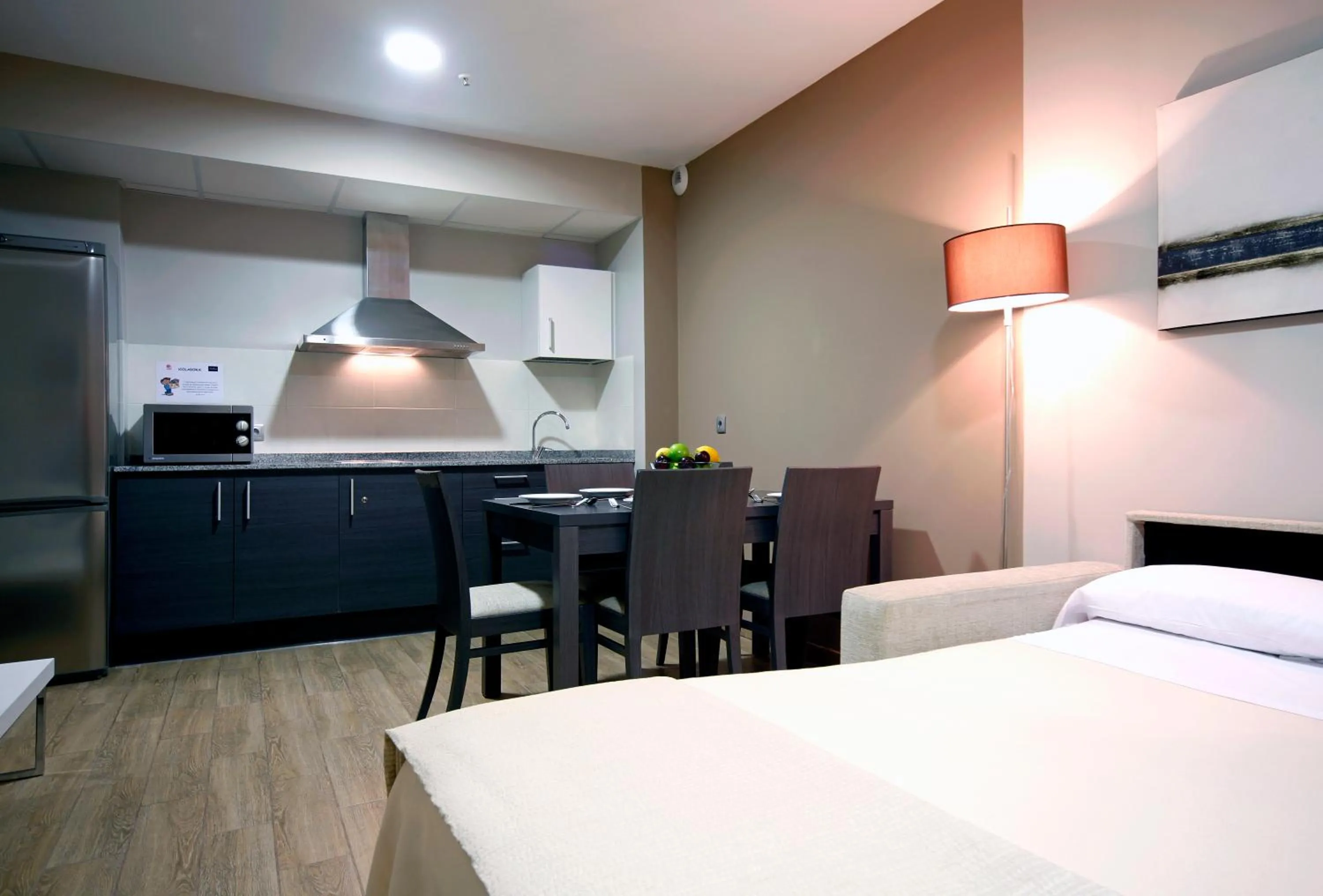 Kitchen or kitchenette, Bed in Apartahotel & Spa Jacetania