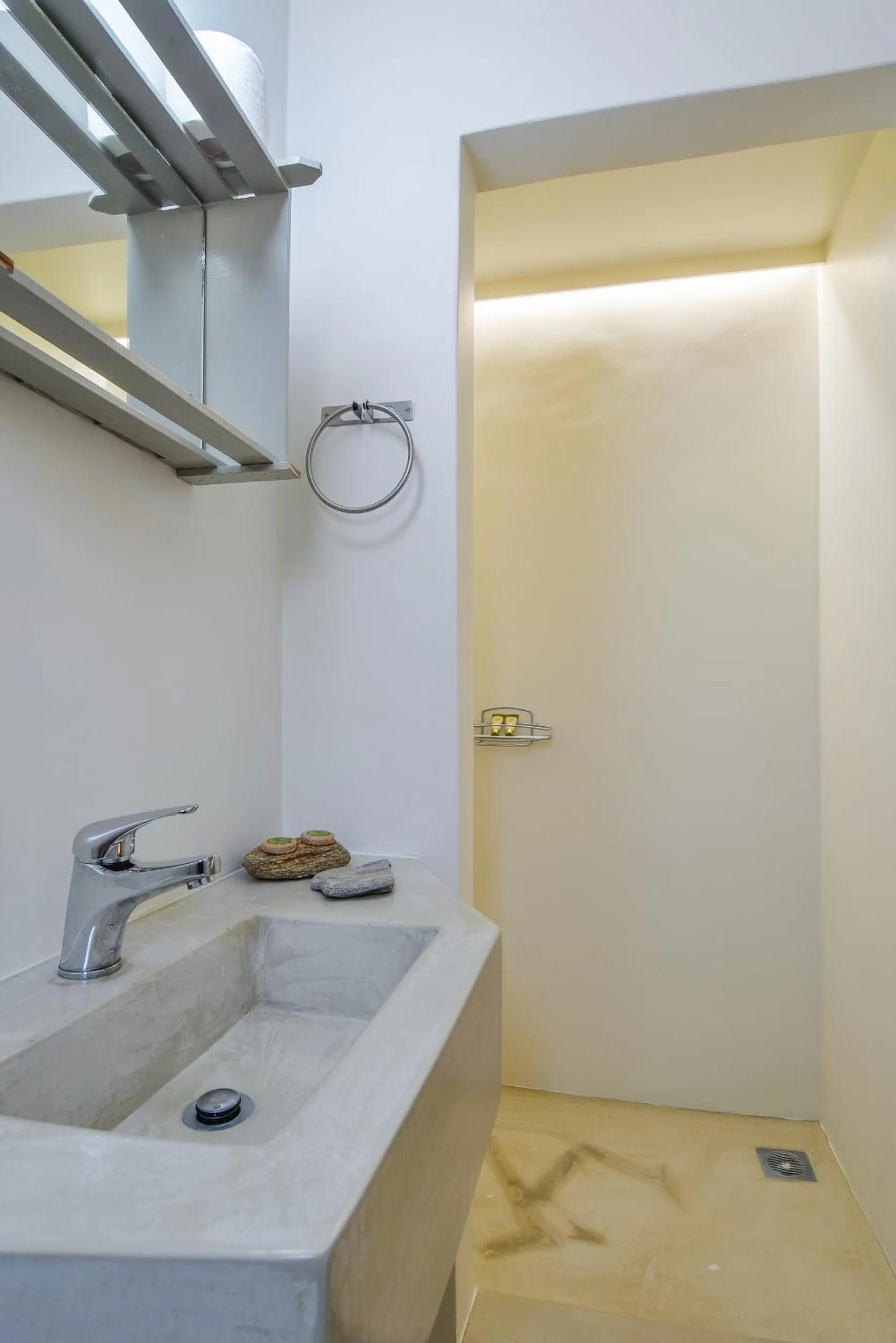 Shower in Rooster Guesthouse Rooms