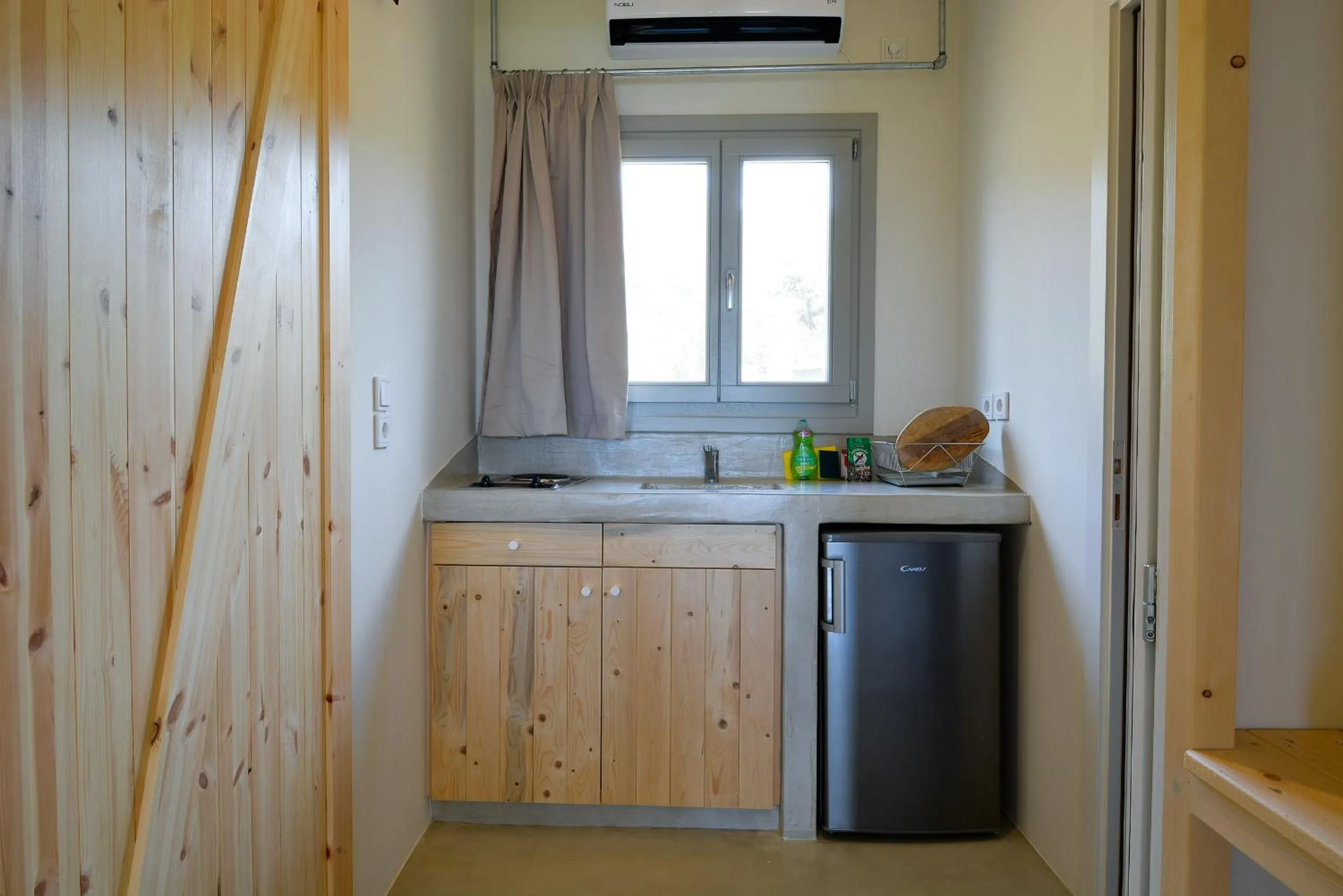 Kitchen or kitchenette in Rooster Guesthouse Rooms