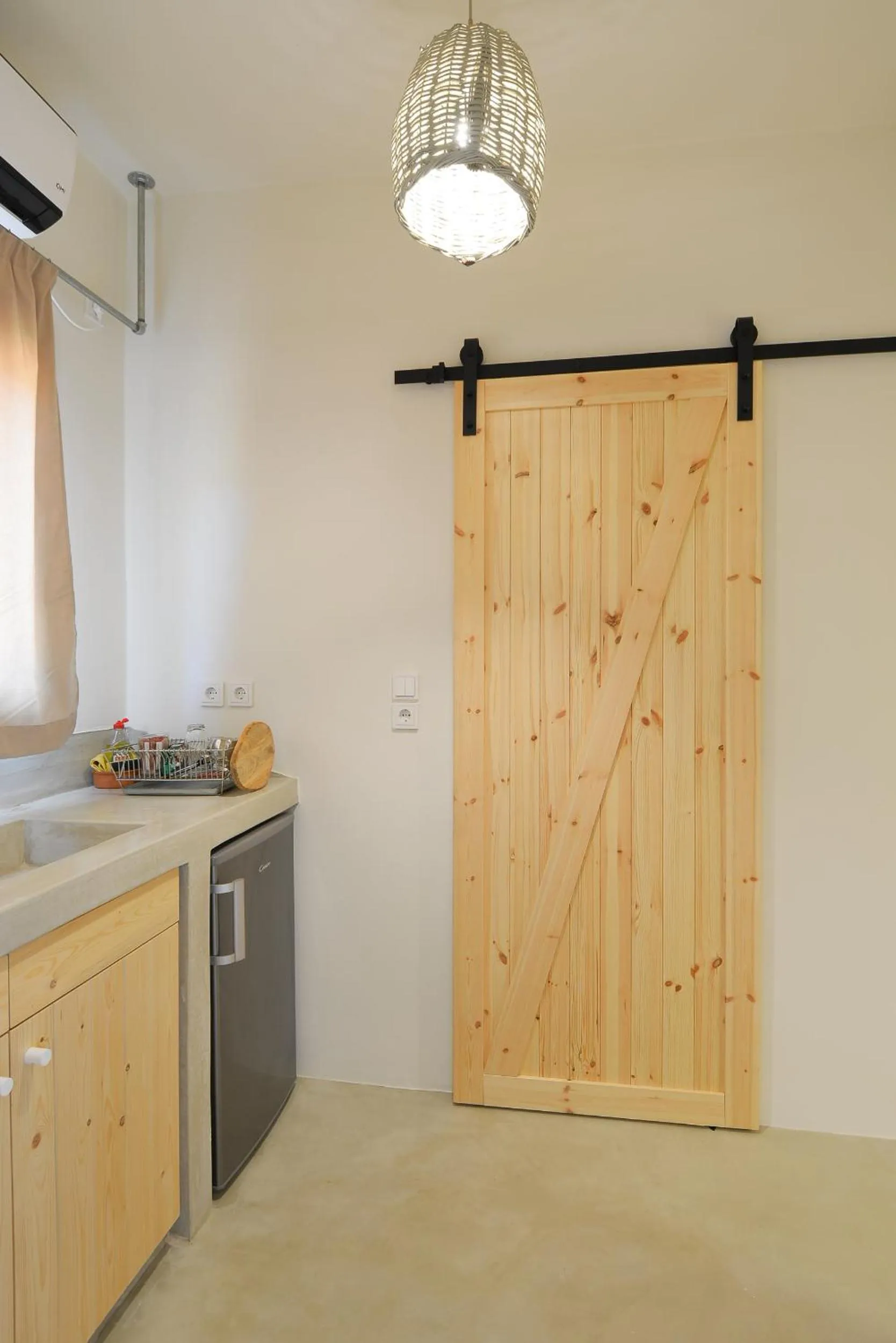 Kitchen or kitchenette in Rooster Guesthouse Rooms