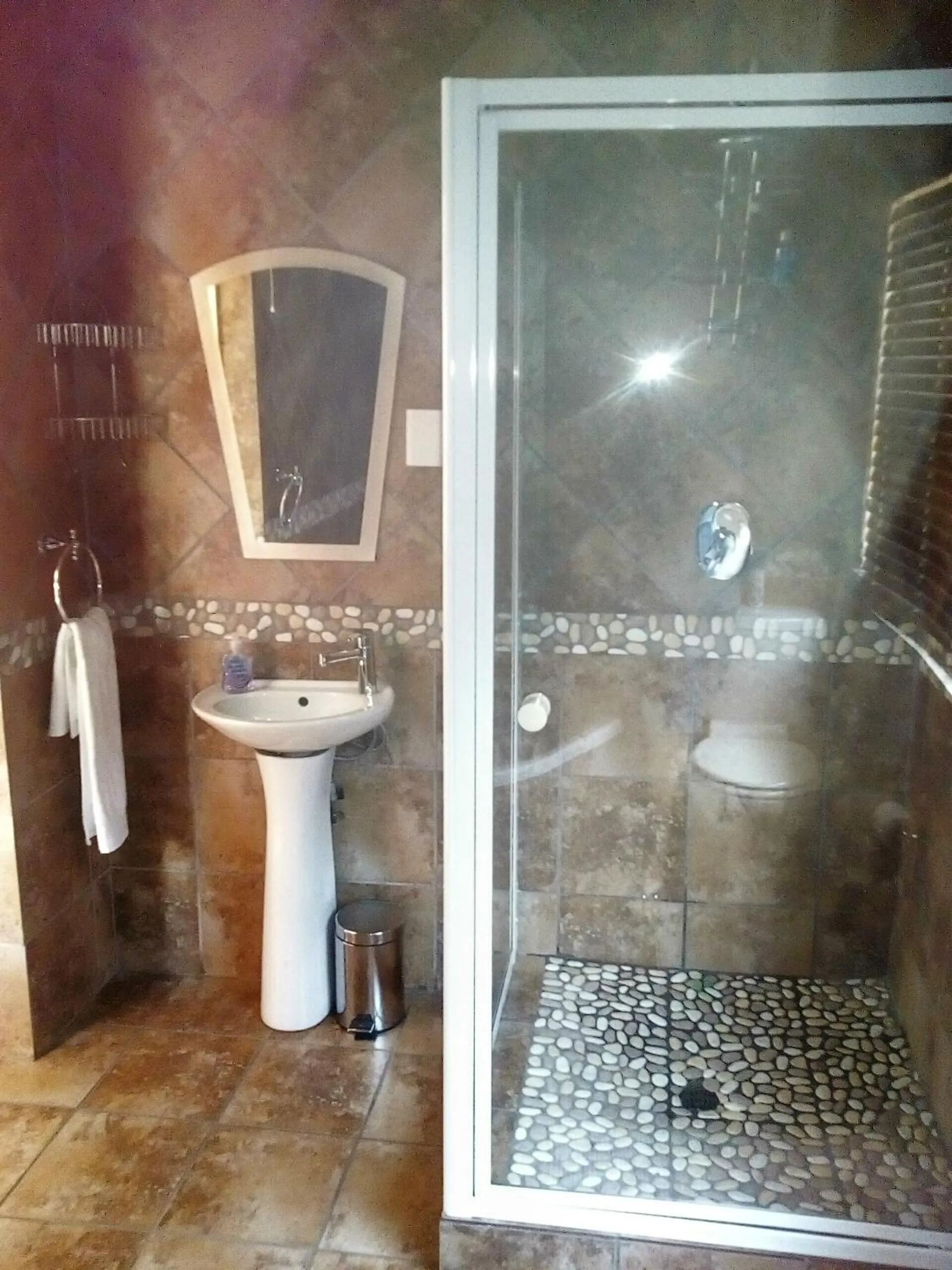 Bathroom in Woodpecker B&B