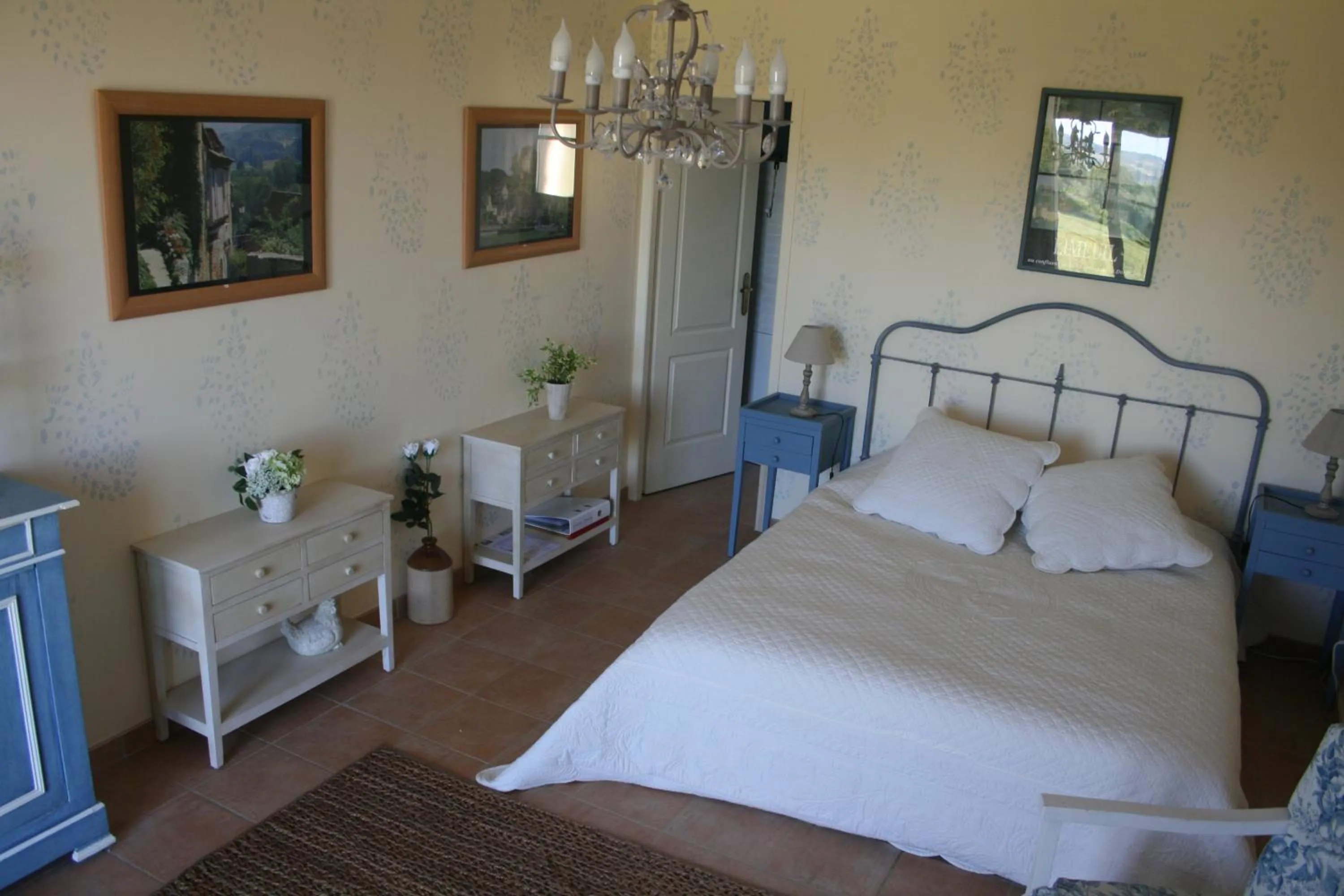 Photo of the whole room, Bed in La Rolandie Haute