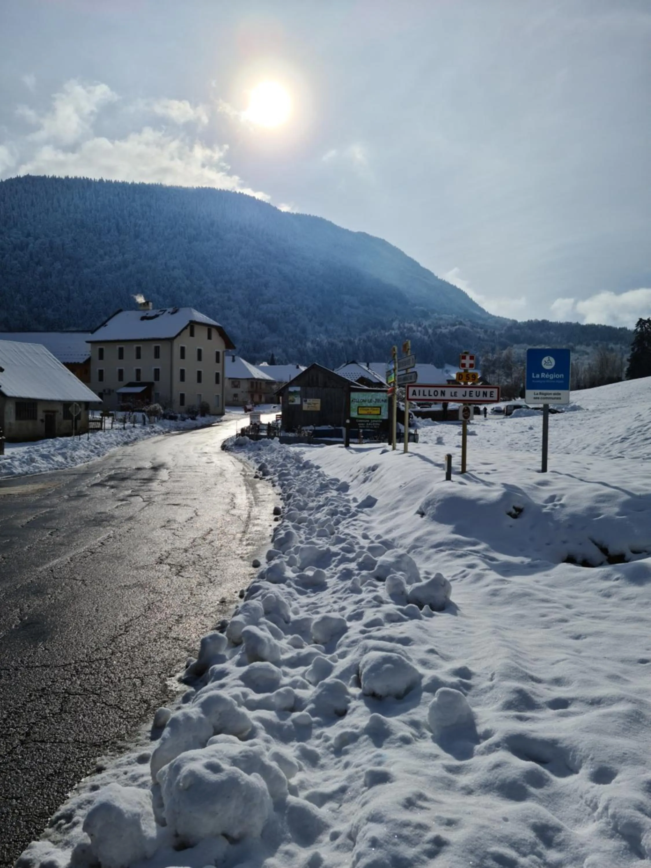 Property building in Hôtel du Soleil