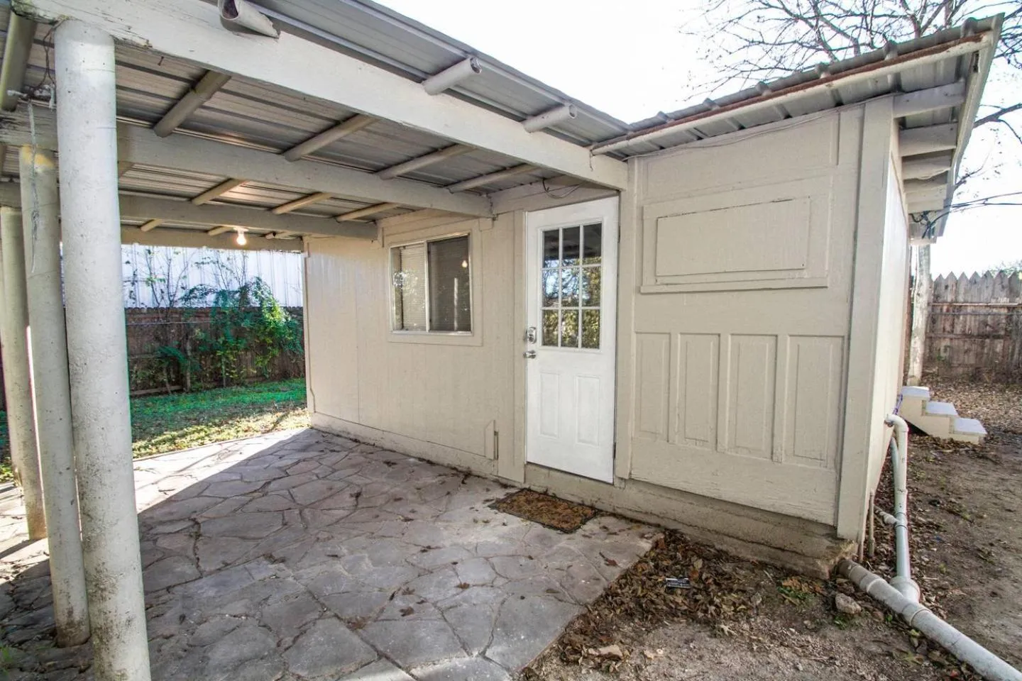 Facade/entrance in Hays #B Near Downtown Guest Studio