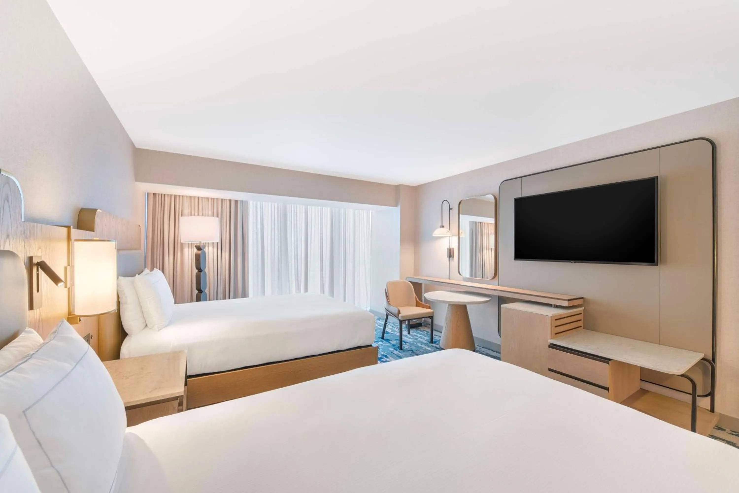 Bedroom, Bed in Hilton Anaheim