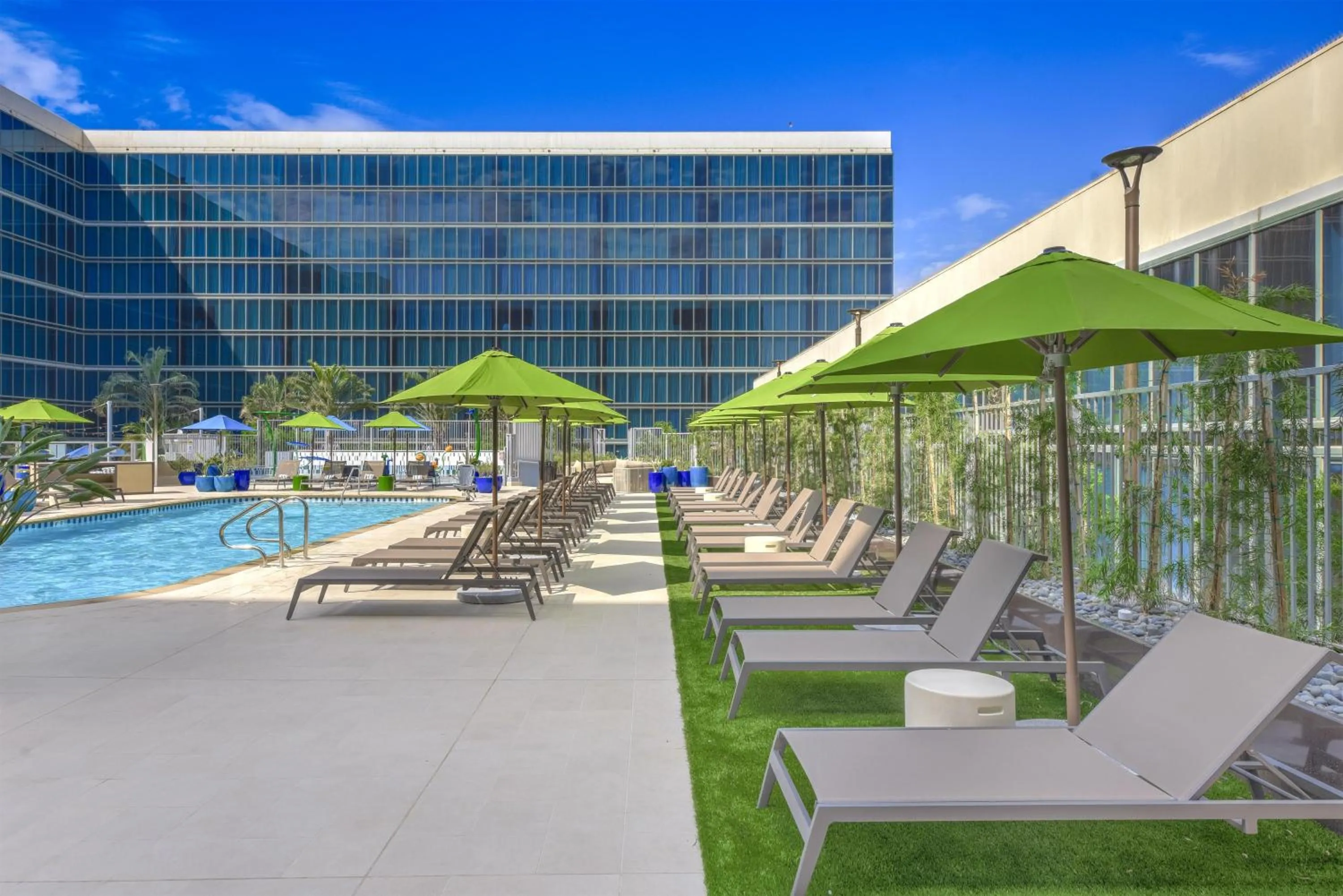 Pool view in Hilton Anaheim