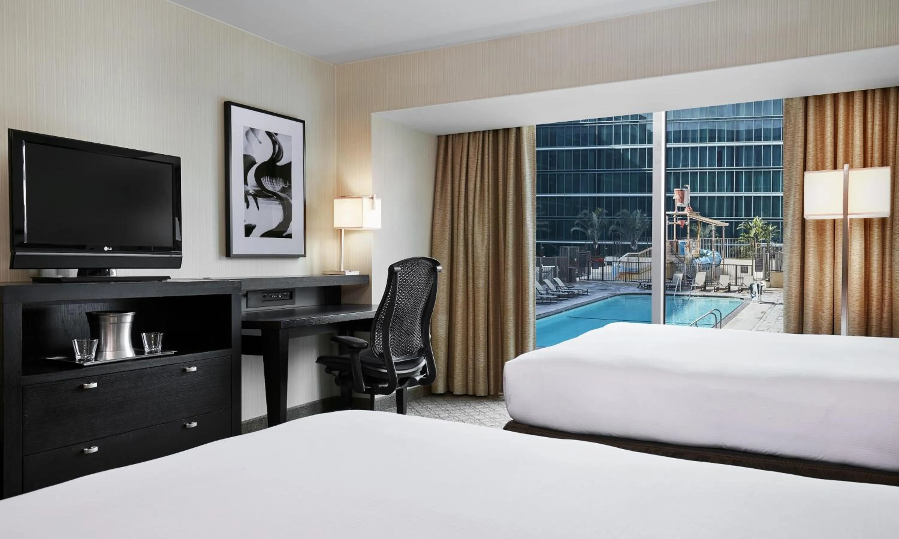 Bed in Hilton Anaheim