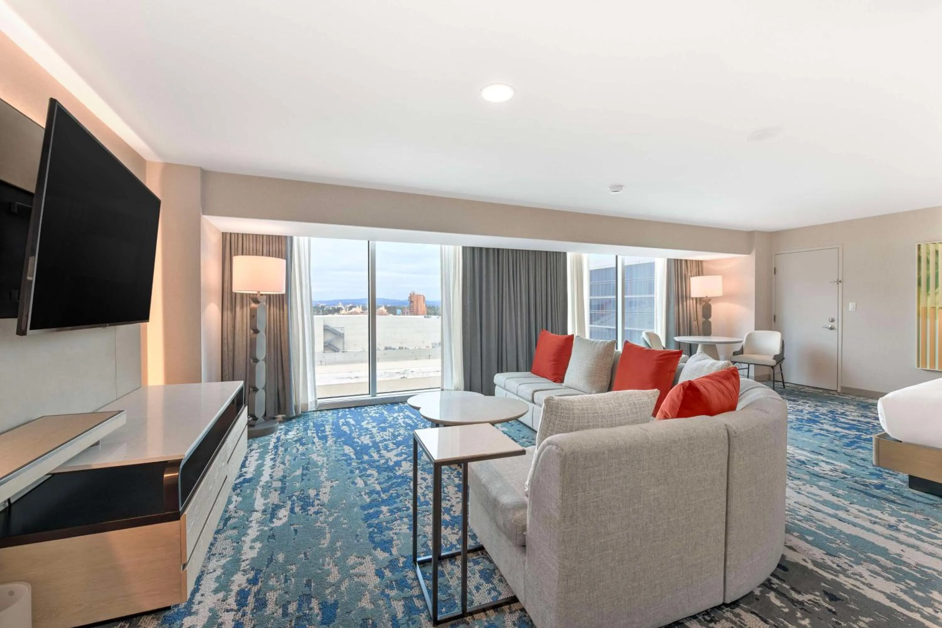 Living room in Hilton Anaheim