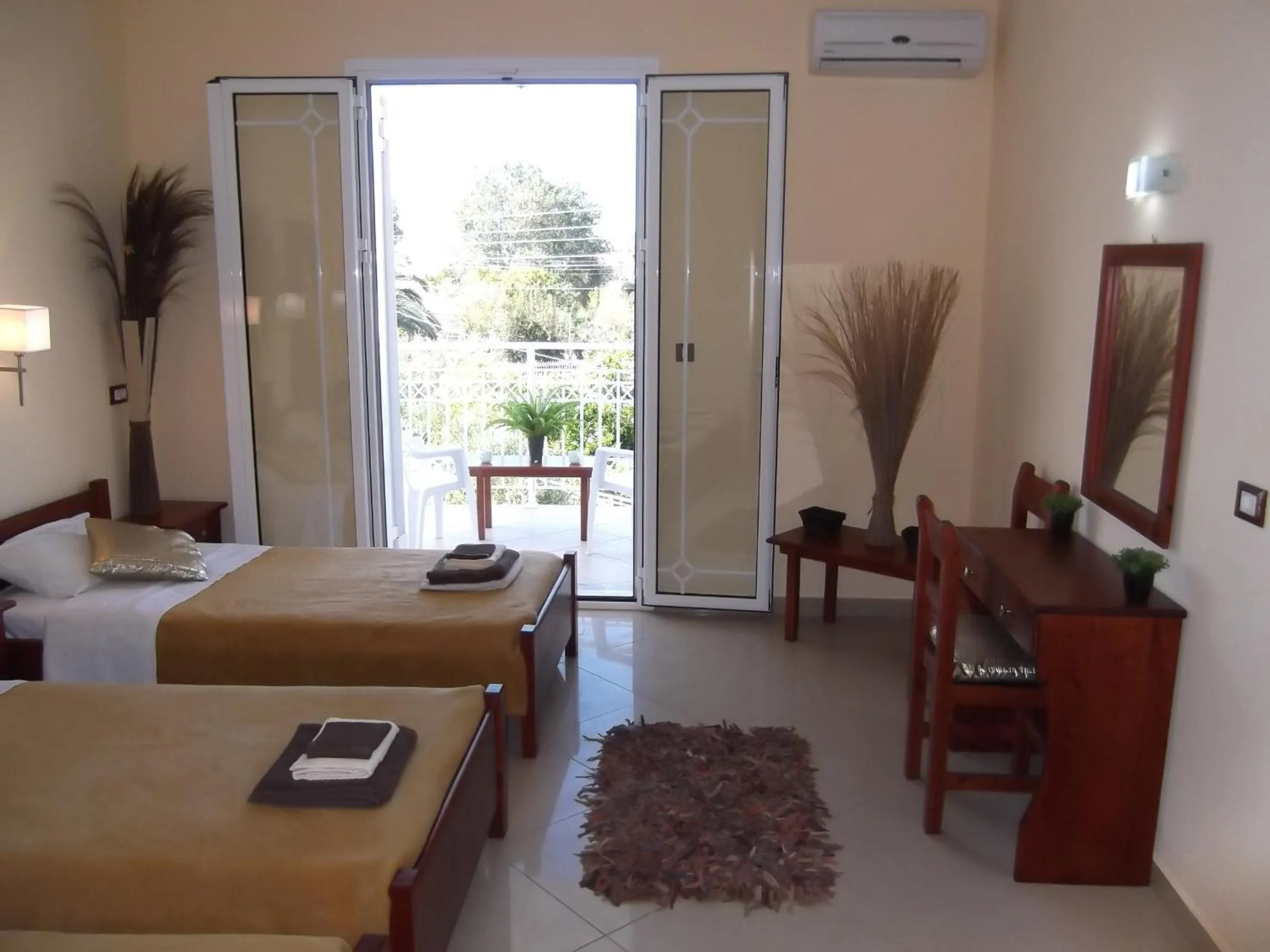 Day, Bed in Mariana Hotel