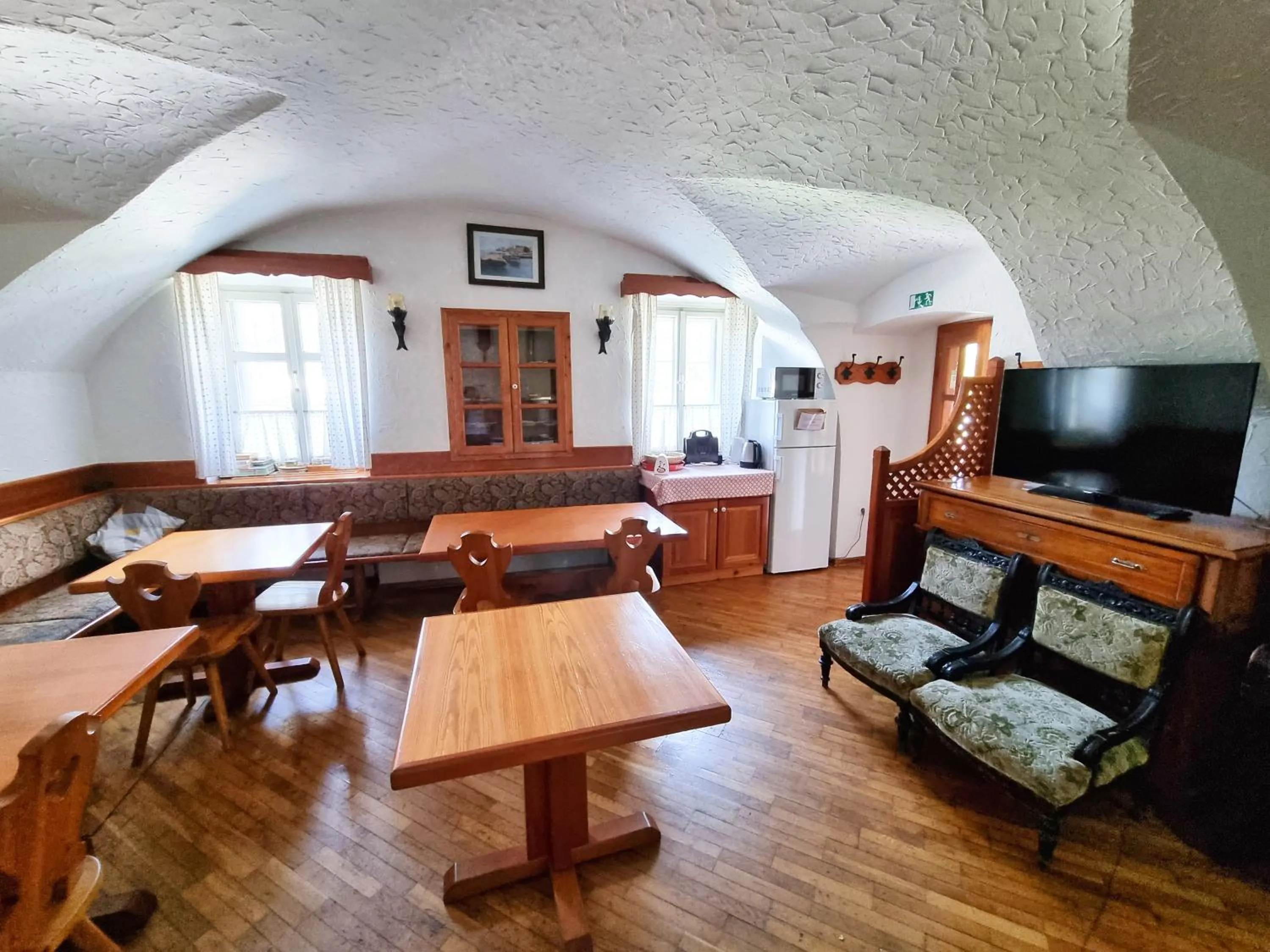 Communal lounge/ TV room in B&B Pod Skalo