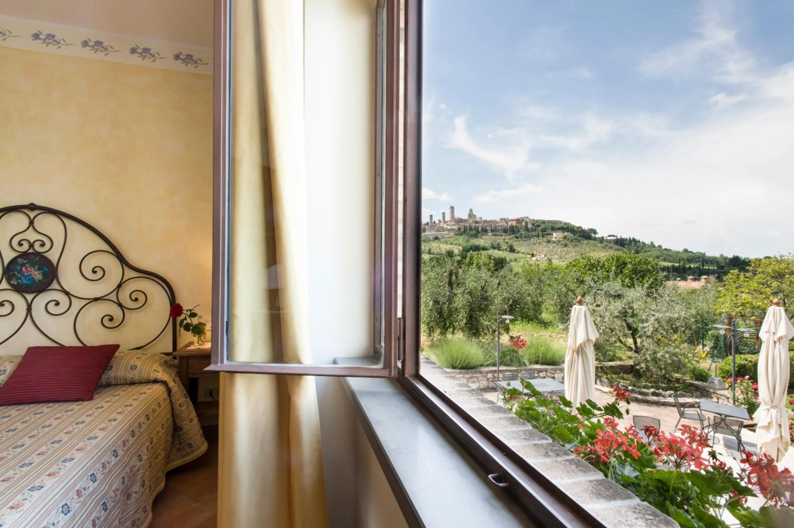 Garden view, Bed in B&B Ponte a Nappo San Gimignano