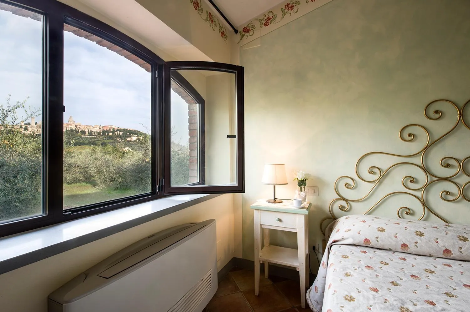 View (from property/room), Bed in B&B Ponte a Nappo San Gimignano