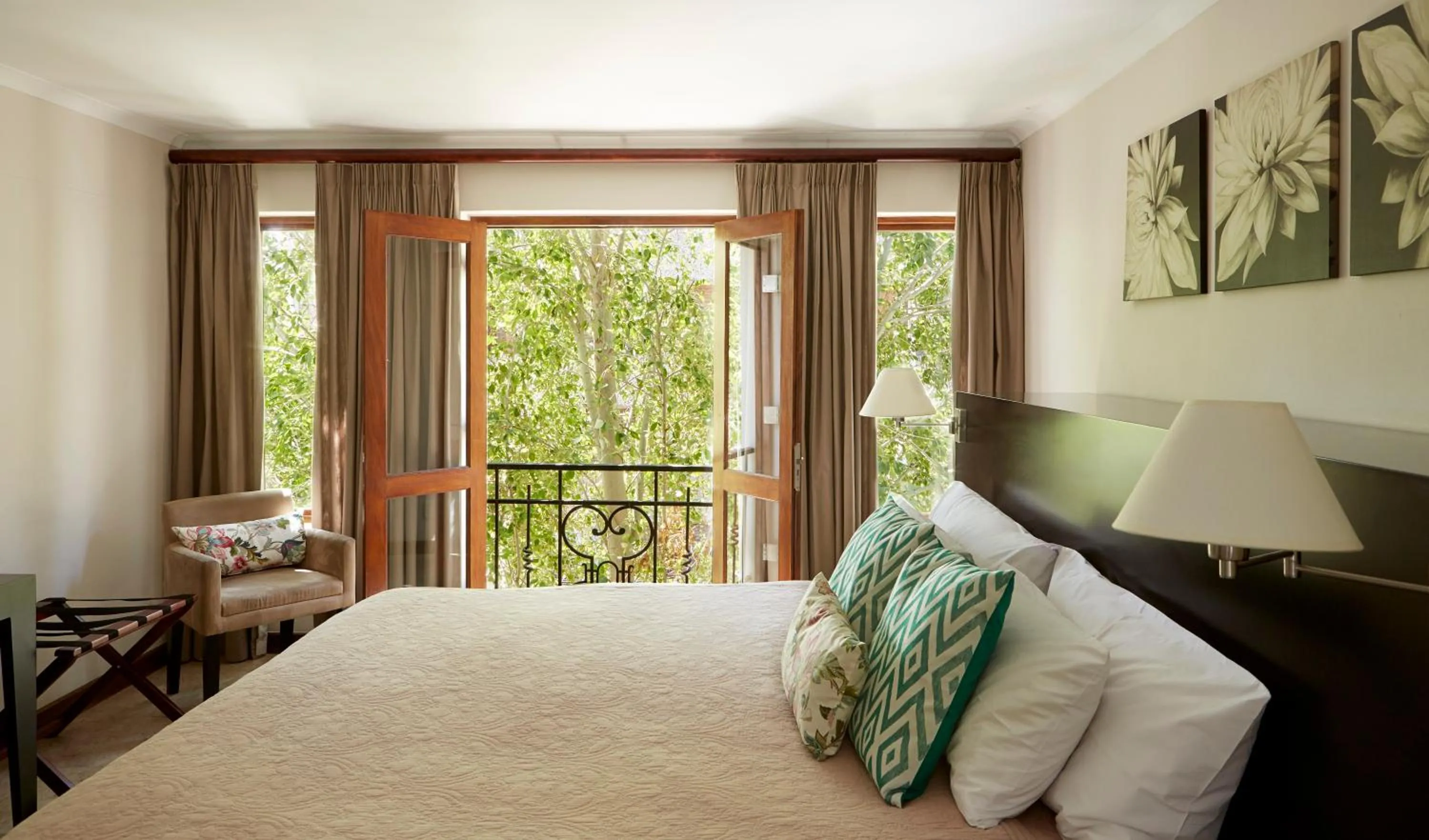 Bed in Bayflowers Guest House