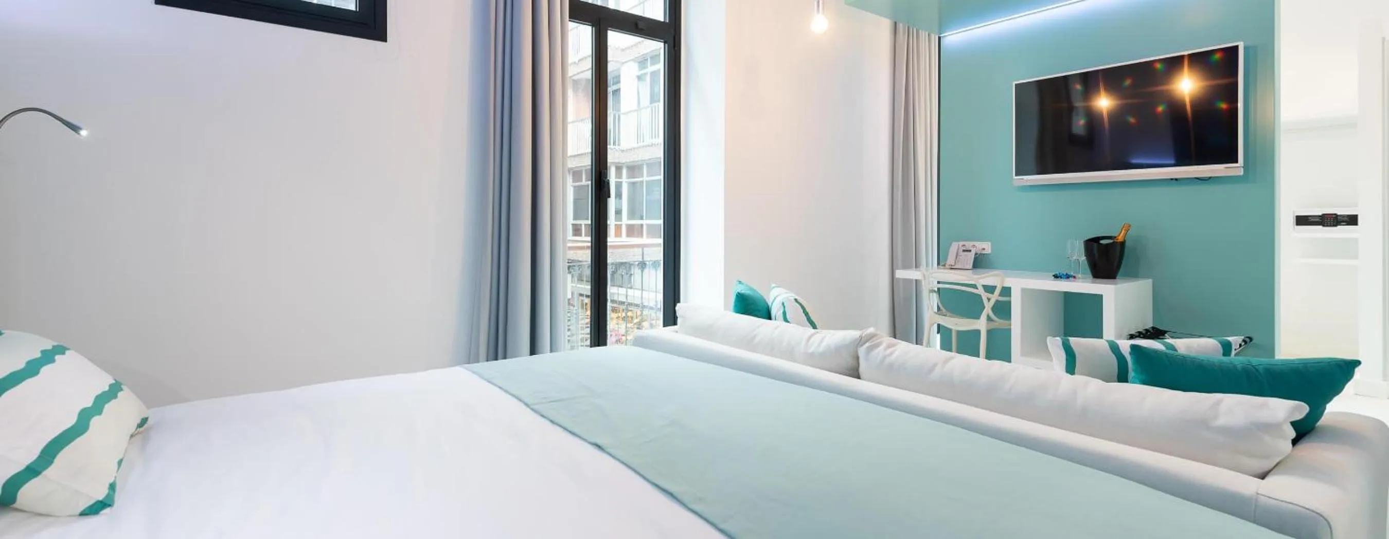 Photo of the whole room, Bed in HD Acuario Lifestyle