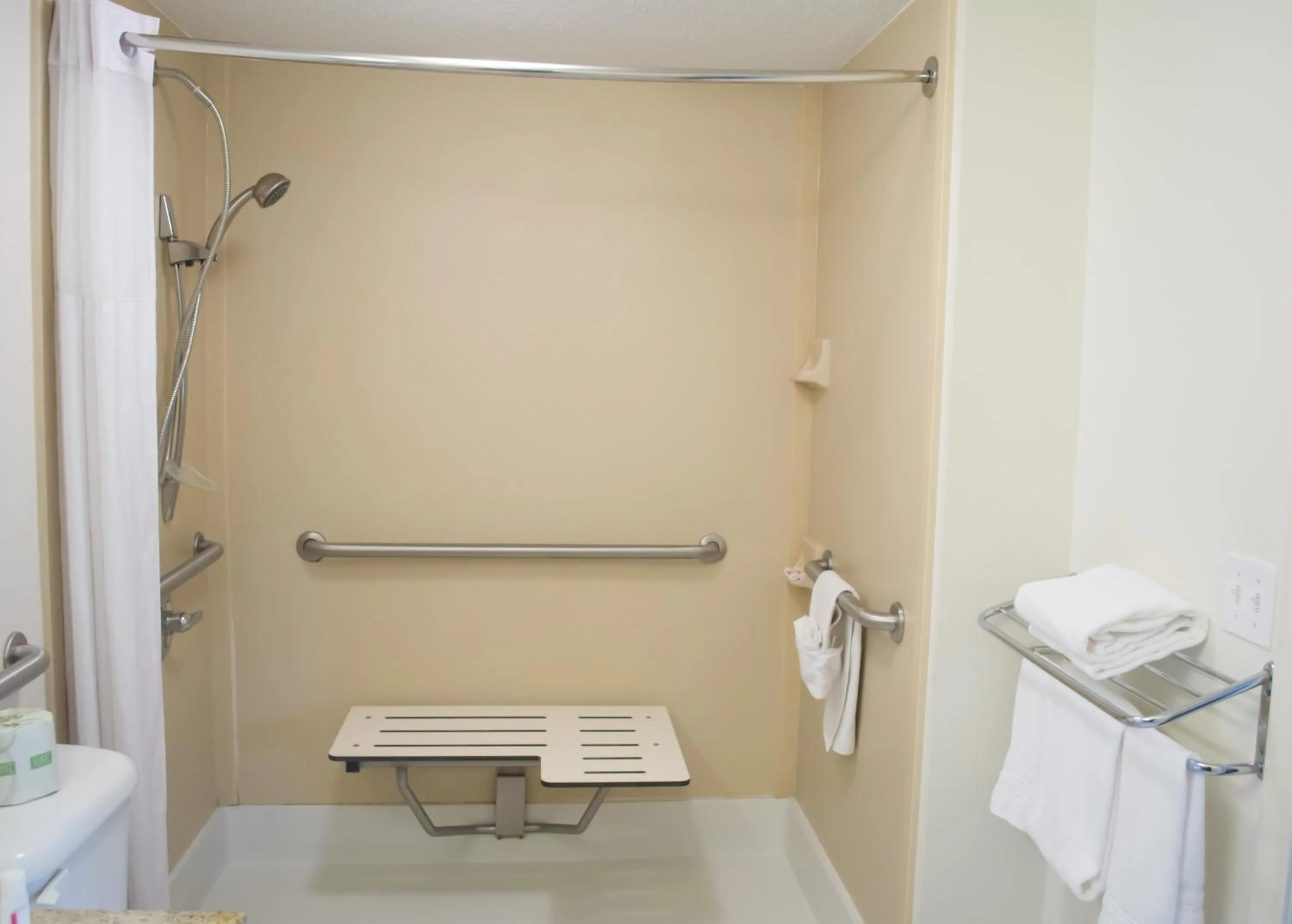 Bathroom in Rodeway Inn Owensboro South