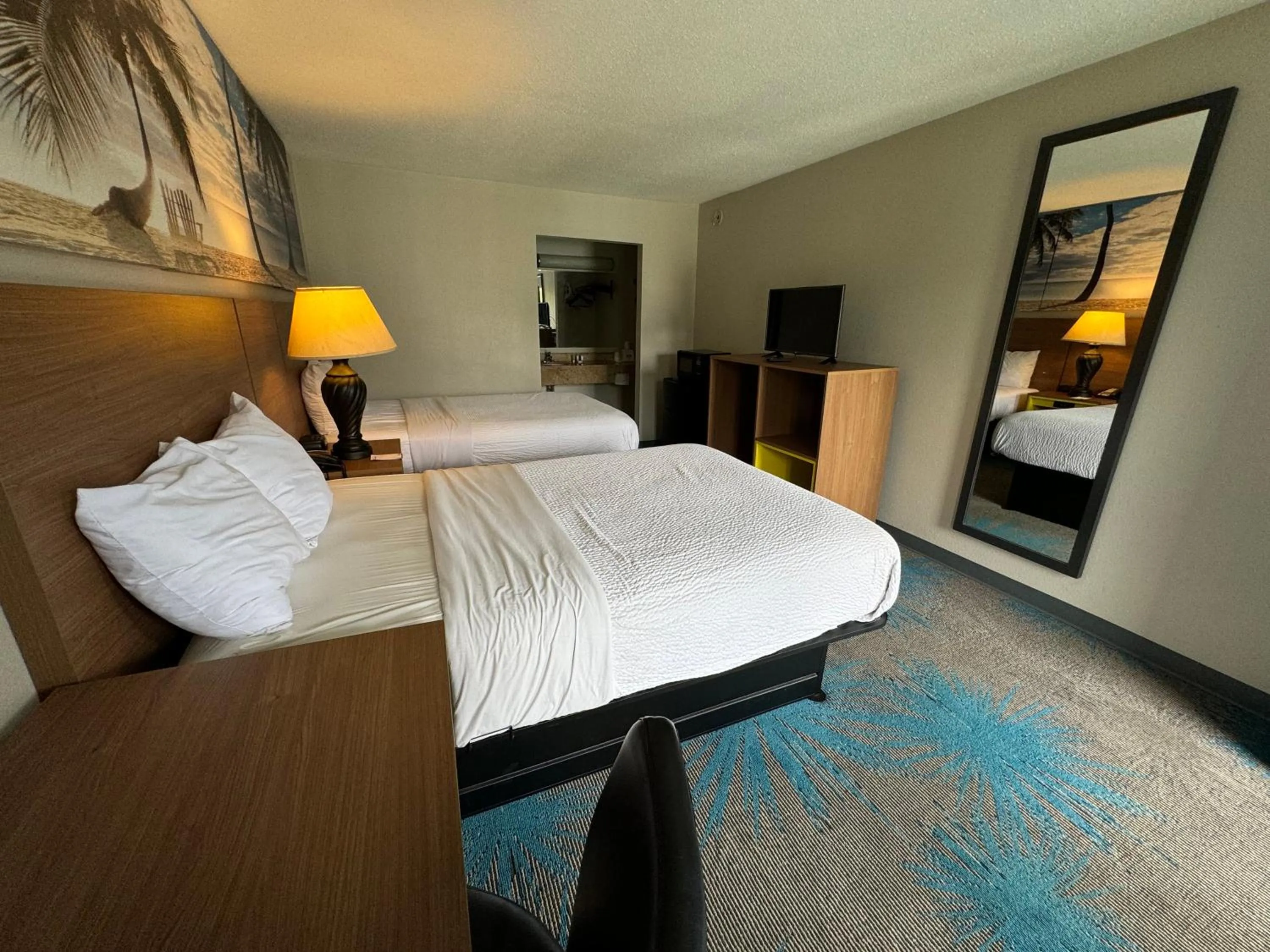 Photo of the whole room, Bed in Rodeway Inn Owensboro South