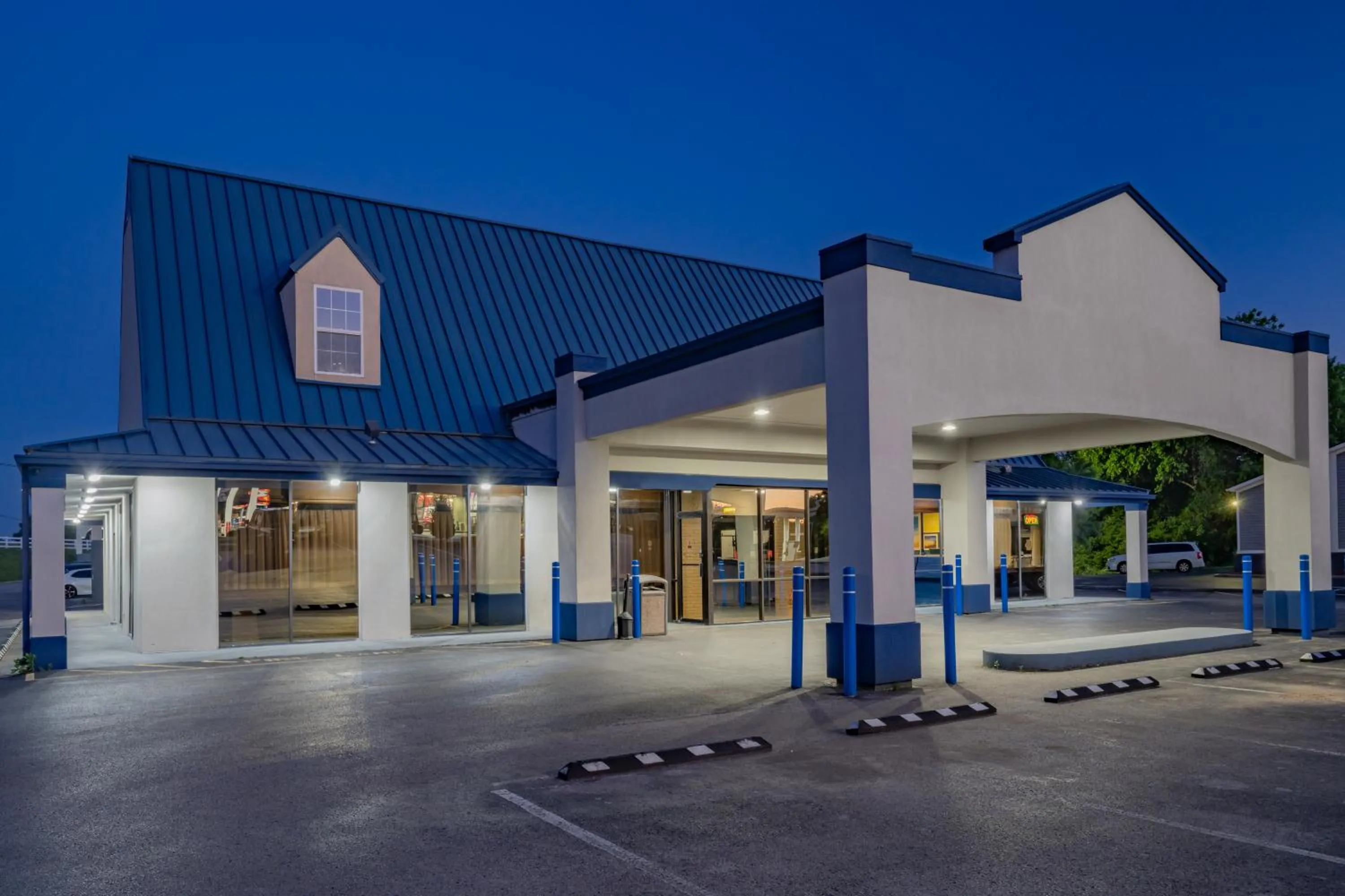 Property building in Rodeway Inn Owensboro South