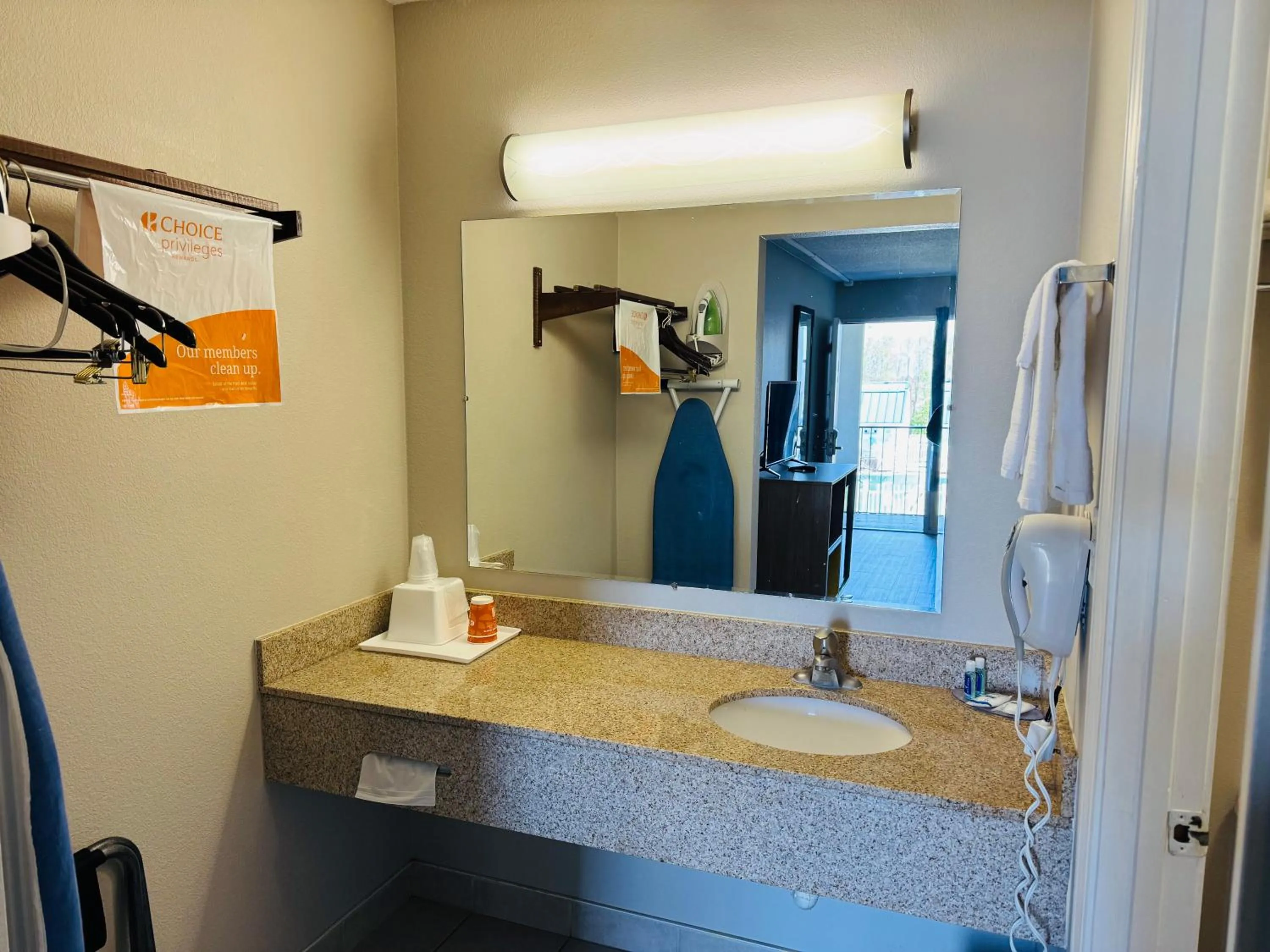 Bathroom in Rodeway Inn Owensboro South