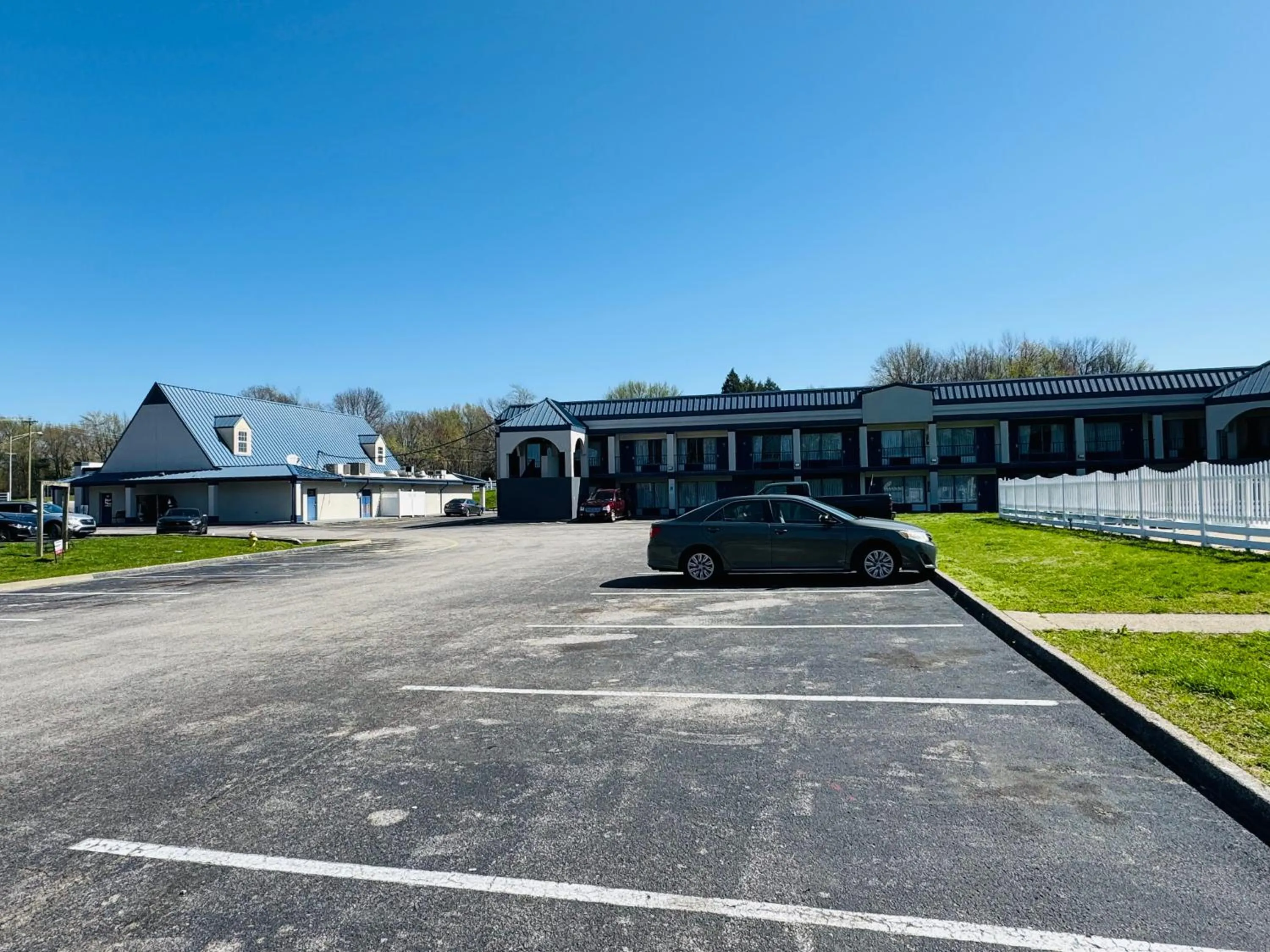 Property building in Rodeway Inn Owensboro South