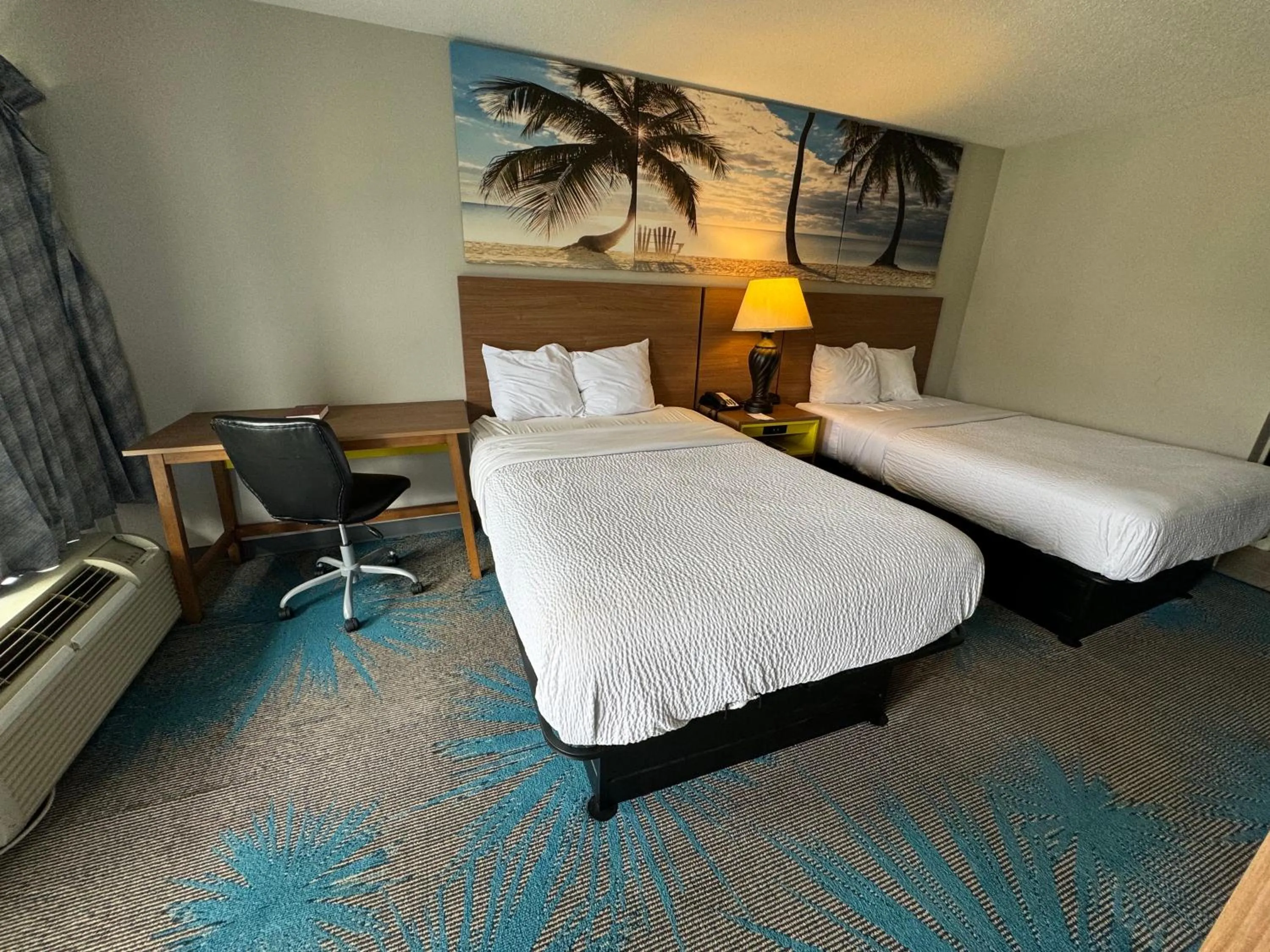 Bed in Rodeway Inn Owensboro South