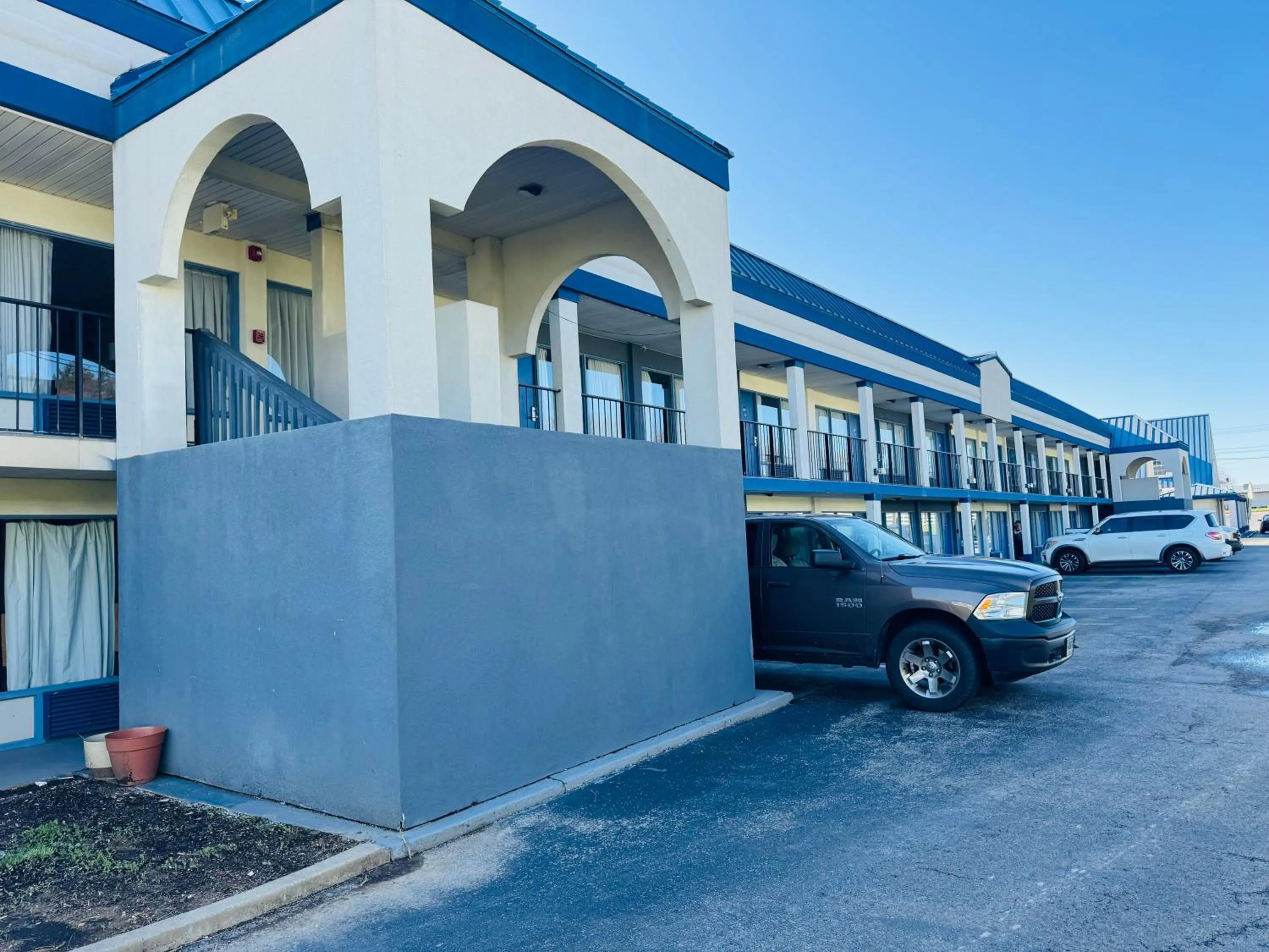 Property building in Rodeway Inn Owensboro South