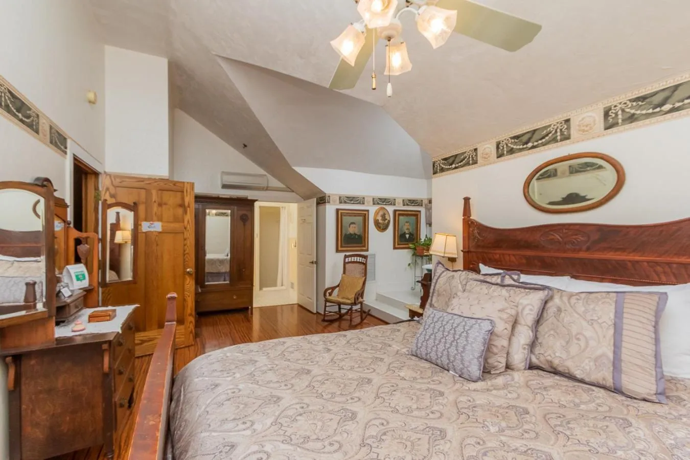 Photo of the whole room, Bed in Herlong Mansion Bed & Breakfast