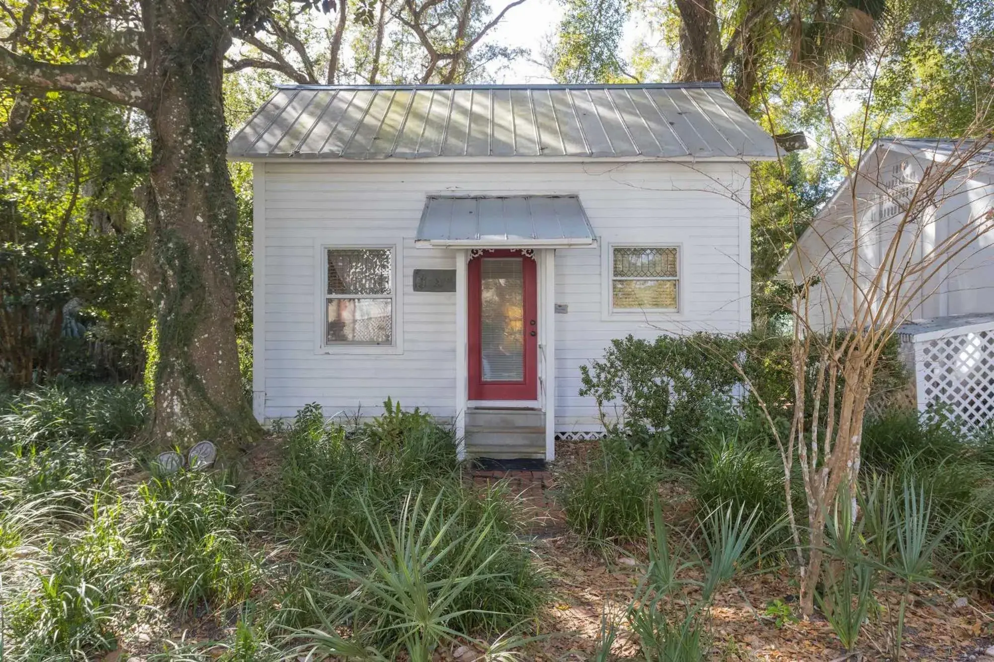 Cottage in Herlong Mansion Bed & Breakfast Cottage in Herlong Mansion Bed & Breakfast