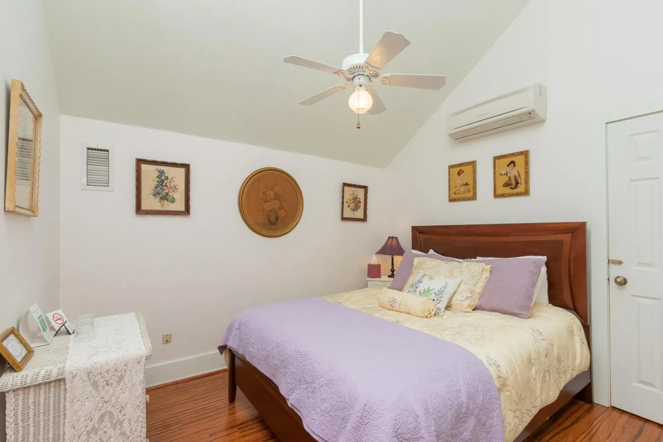 Photo of the whole room, Bed in Herlong Mansion Bed & Breakfast