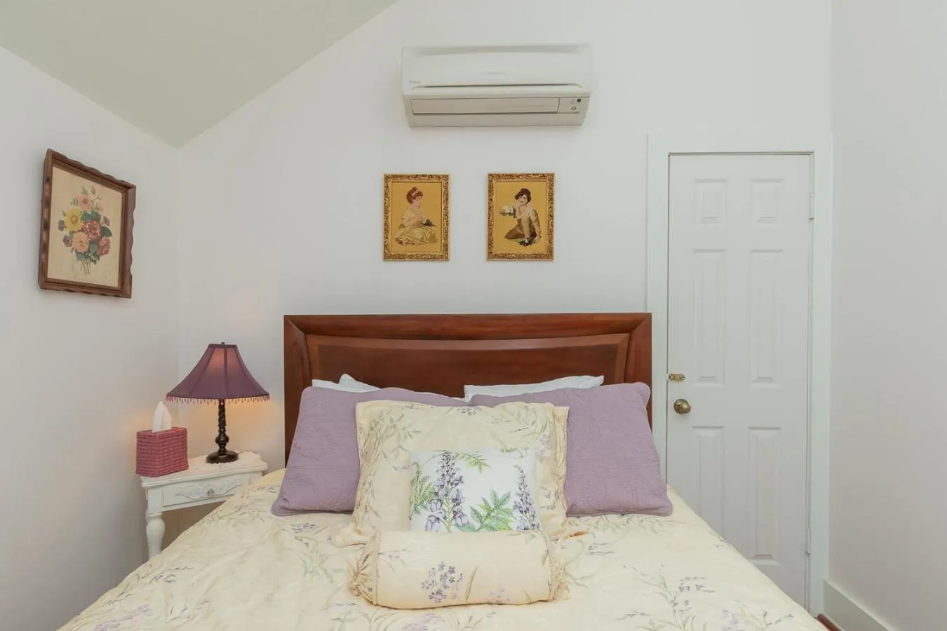 Bedroom, Bed in Herlong Mansion Bed & Breakfast