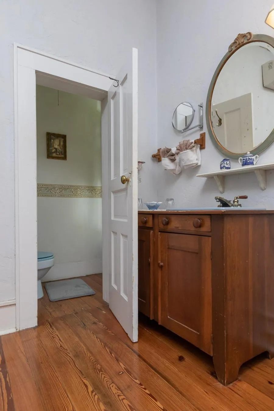 Toilet in Herlong Mansion Bed & Breakfast