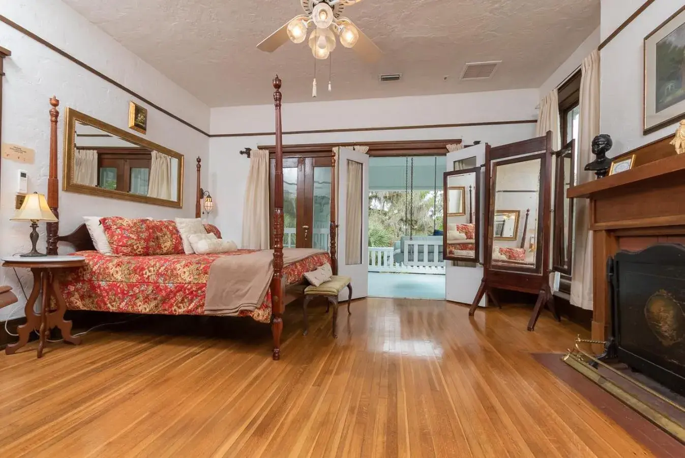 King Suite with Balcony in Herlong Mansion Bed & Breakfast King Suite with Balcony in Herlong Mansion Bed & Breakfast