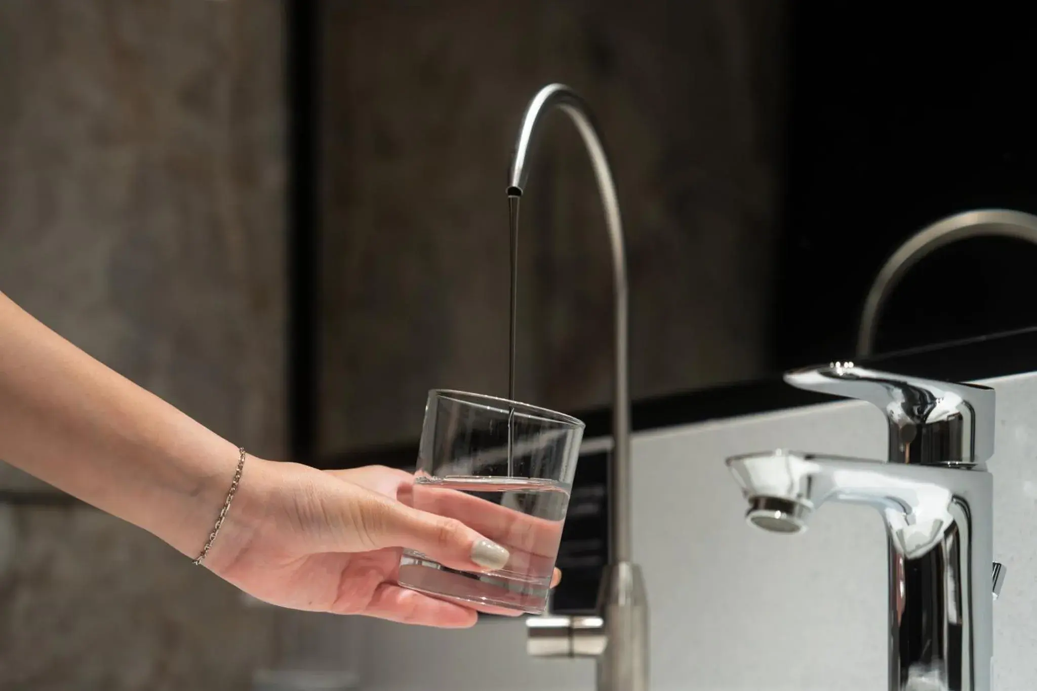 Deluxe Twin Room with club access in voco Orchard Singapore by IHG Deluxe Twin Room with club access in voco Orchard Singapore by IHG