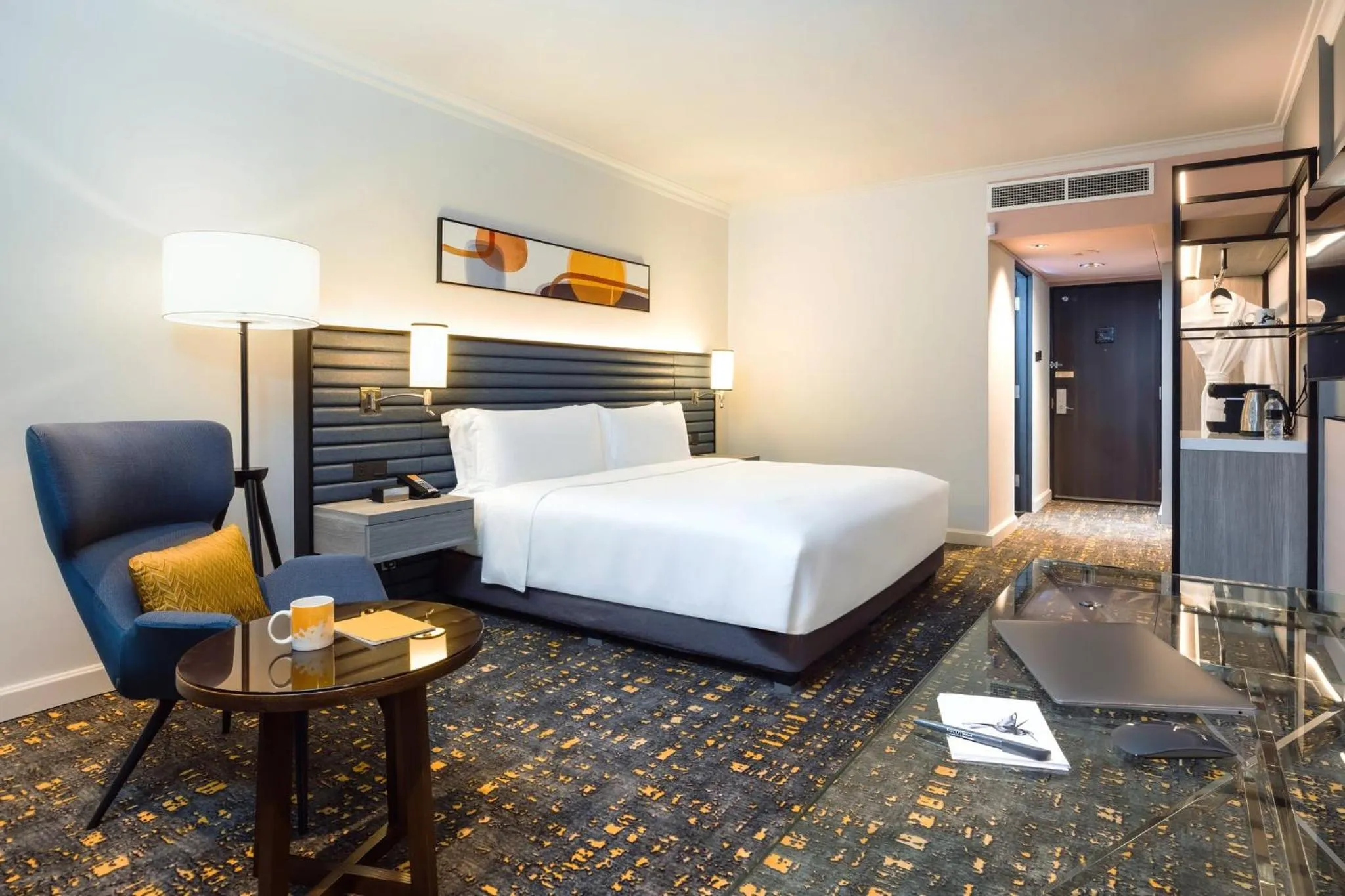 Photo of the whole room, Bed in voco Orchard Singapore by IHG