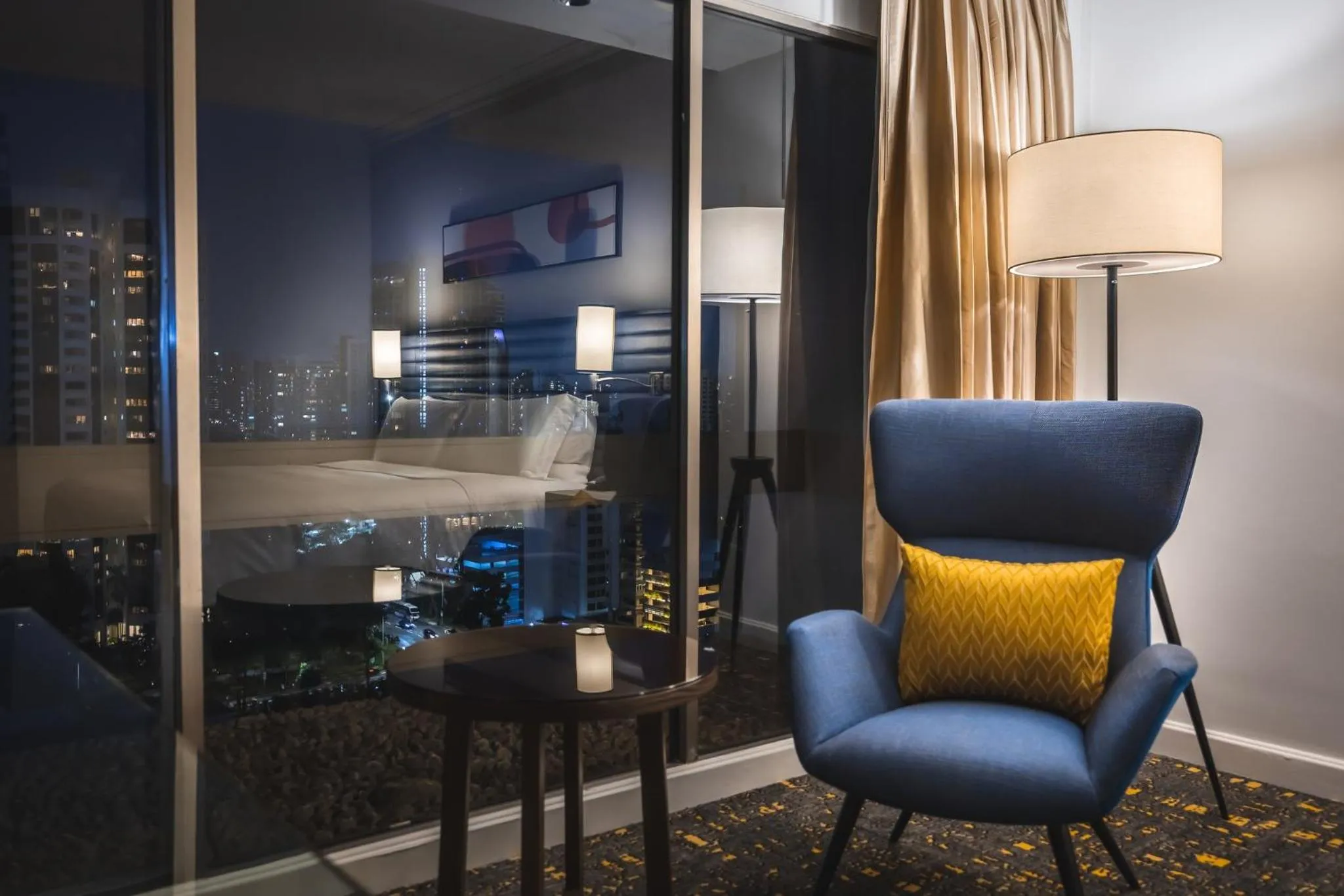 Photo of the whole room in voco Orchard Singapore by IHG