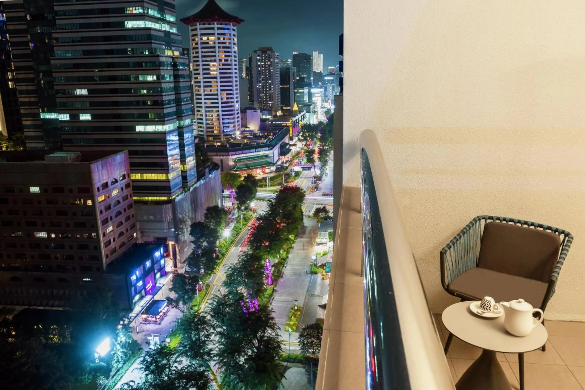 Photo of the whole room in voco Orchard Singapore by IHG