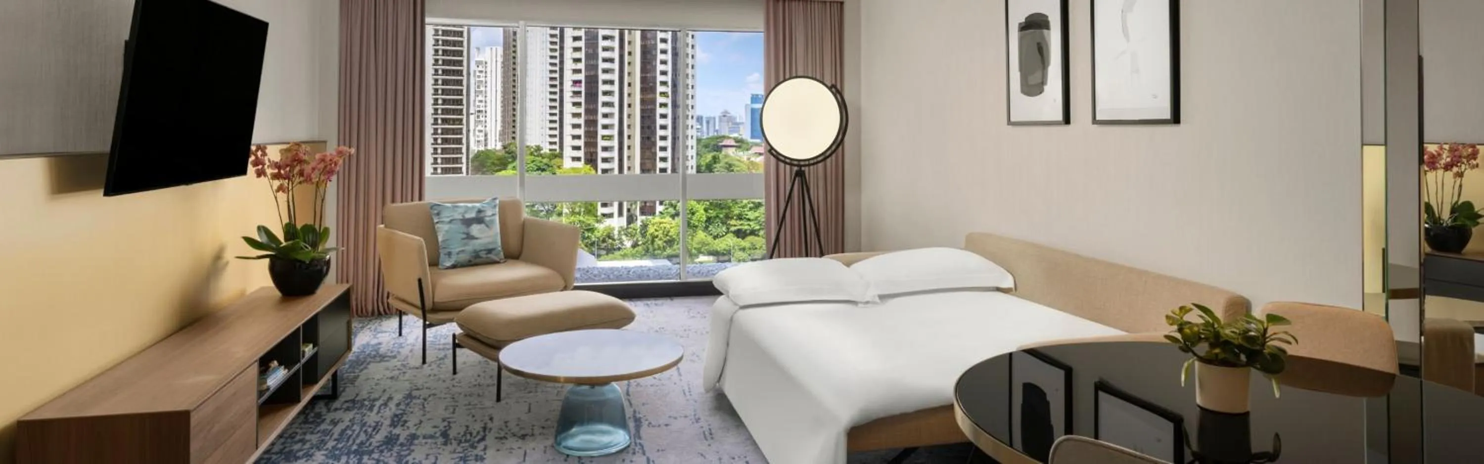 Photo of the whole room, Bed in voco Orchard Singapore by IHG