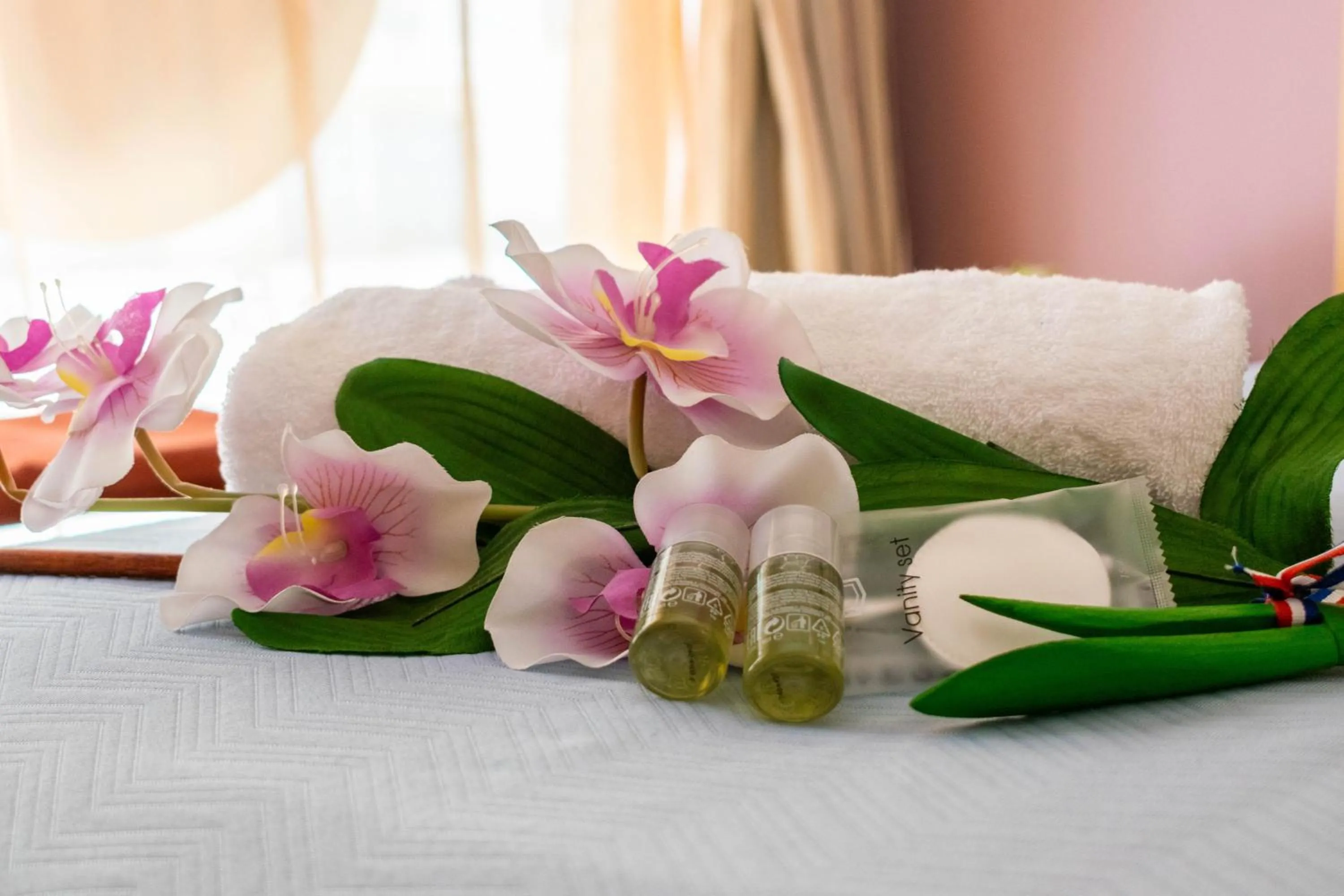 Bathroom, Bed in Catania Crossing B&B - Rooms & Comforts