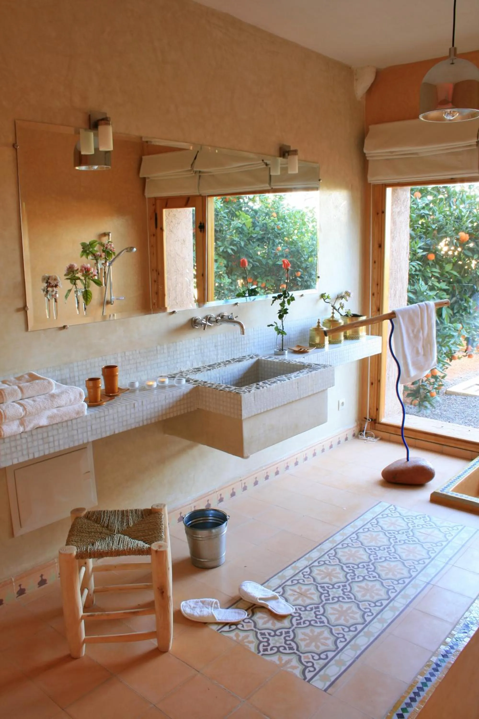 Bathroom, Bed in Casa Taos